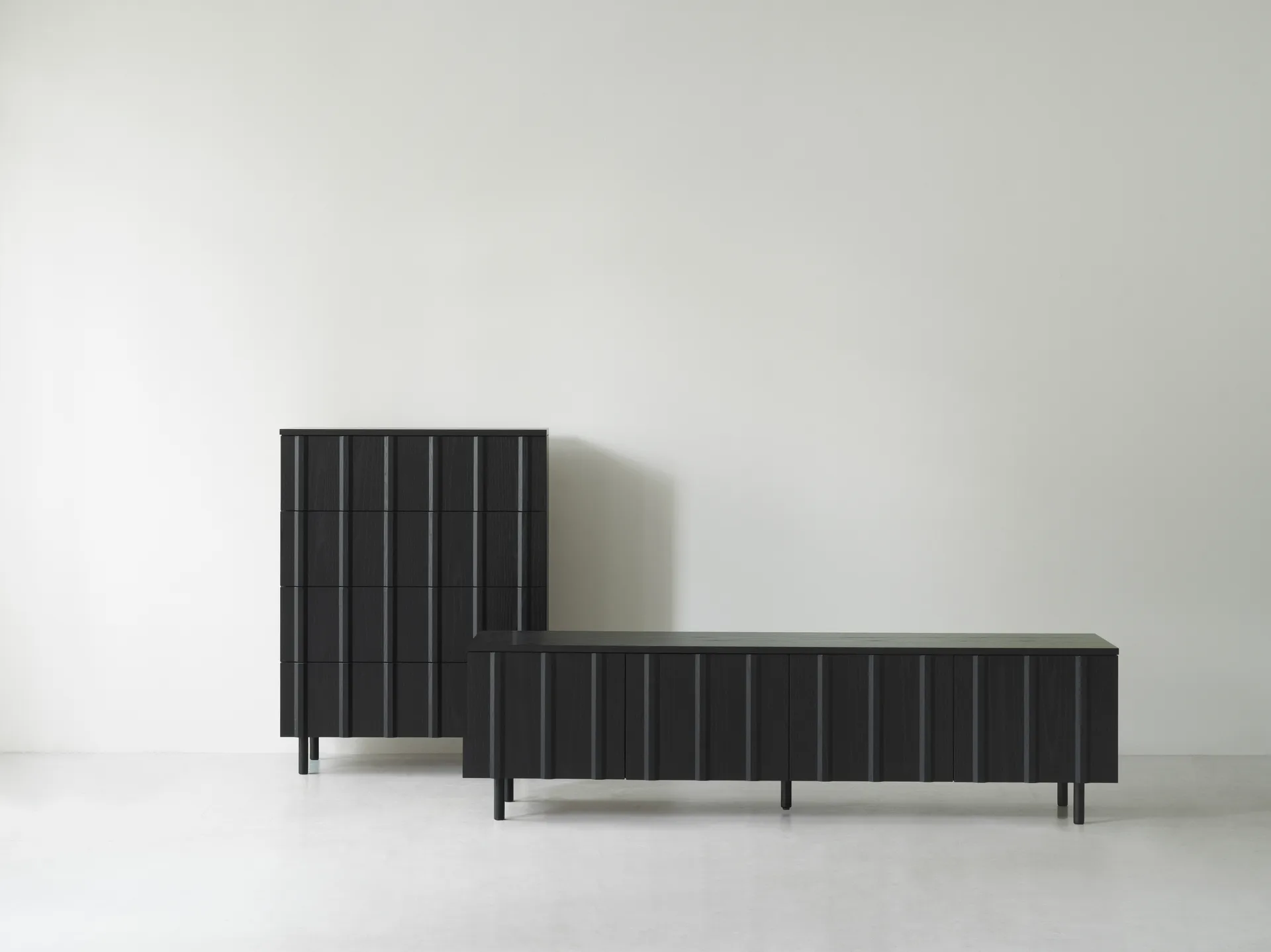 Rib sideboard låg, Soft Black Normann Copenhagen