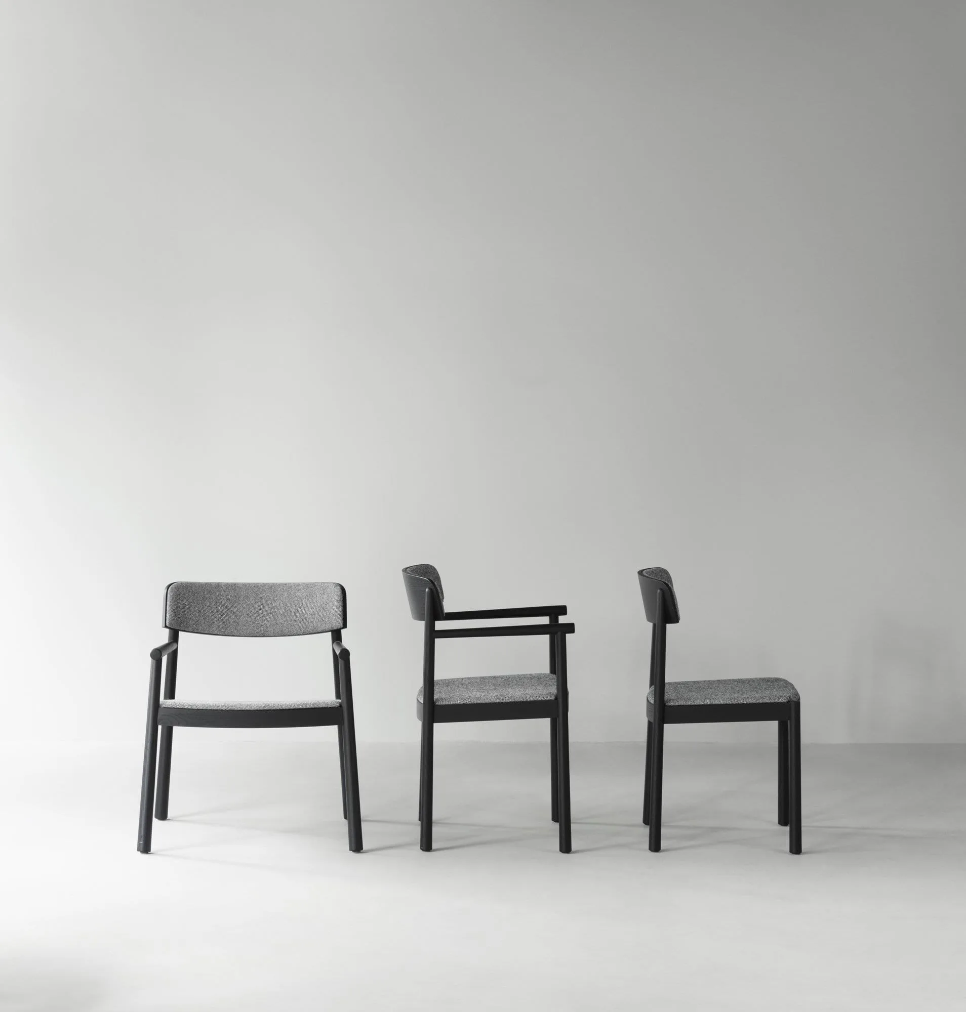 Timb fåtölj, Black ash-Hallingdal 166 Normann Copenhagen