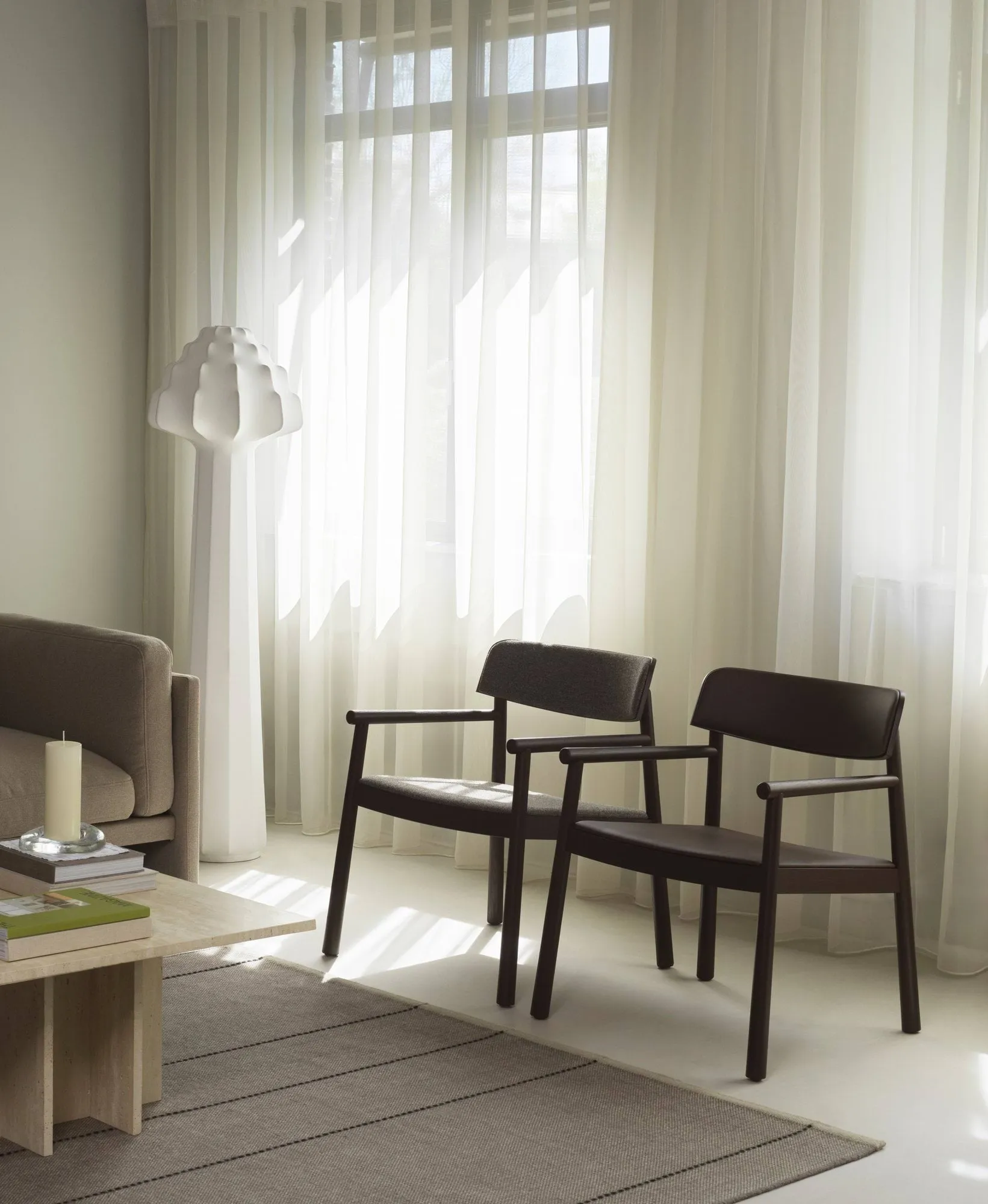 Timb fåtölj, Brown ash-Hallingdal 368 Normann Copenhagen