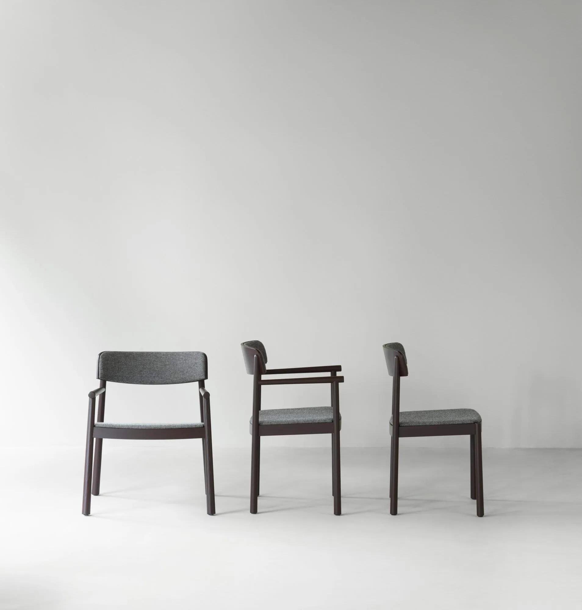 Timb fåtölj, Brown ash-Hallingdal 368 Normann Copenhagen