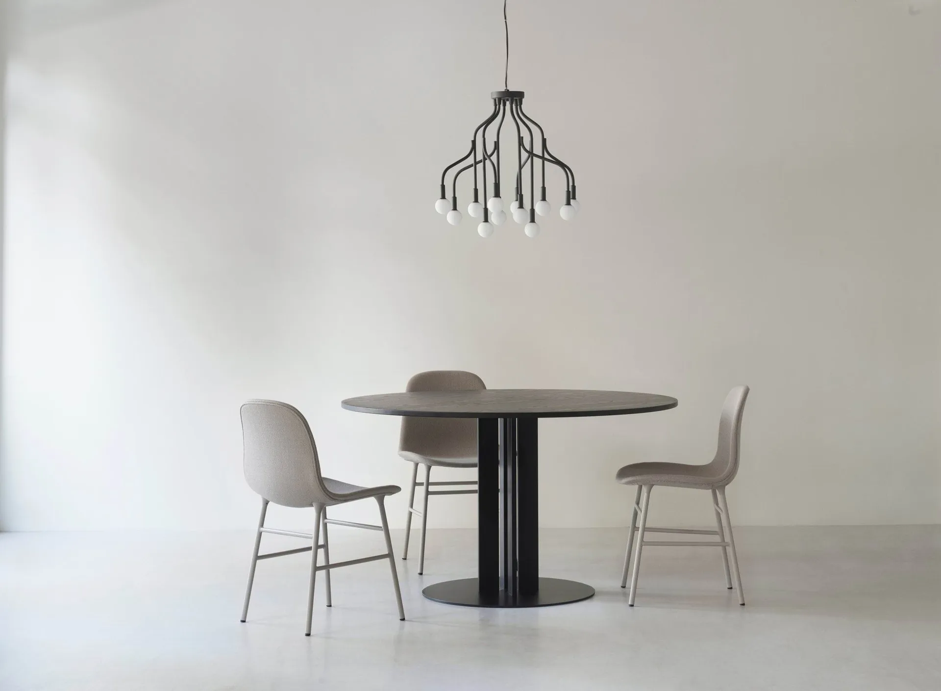 Vekst Taklampa Small, Svart Normann Copenhagen