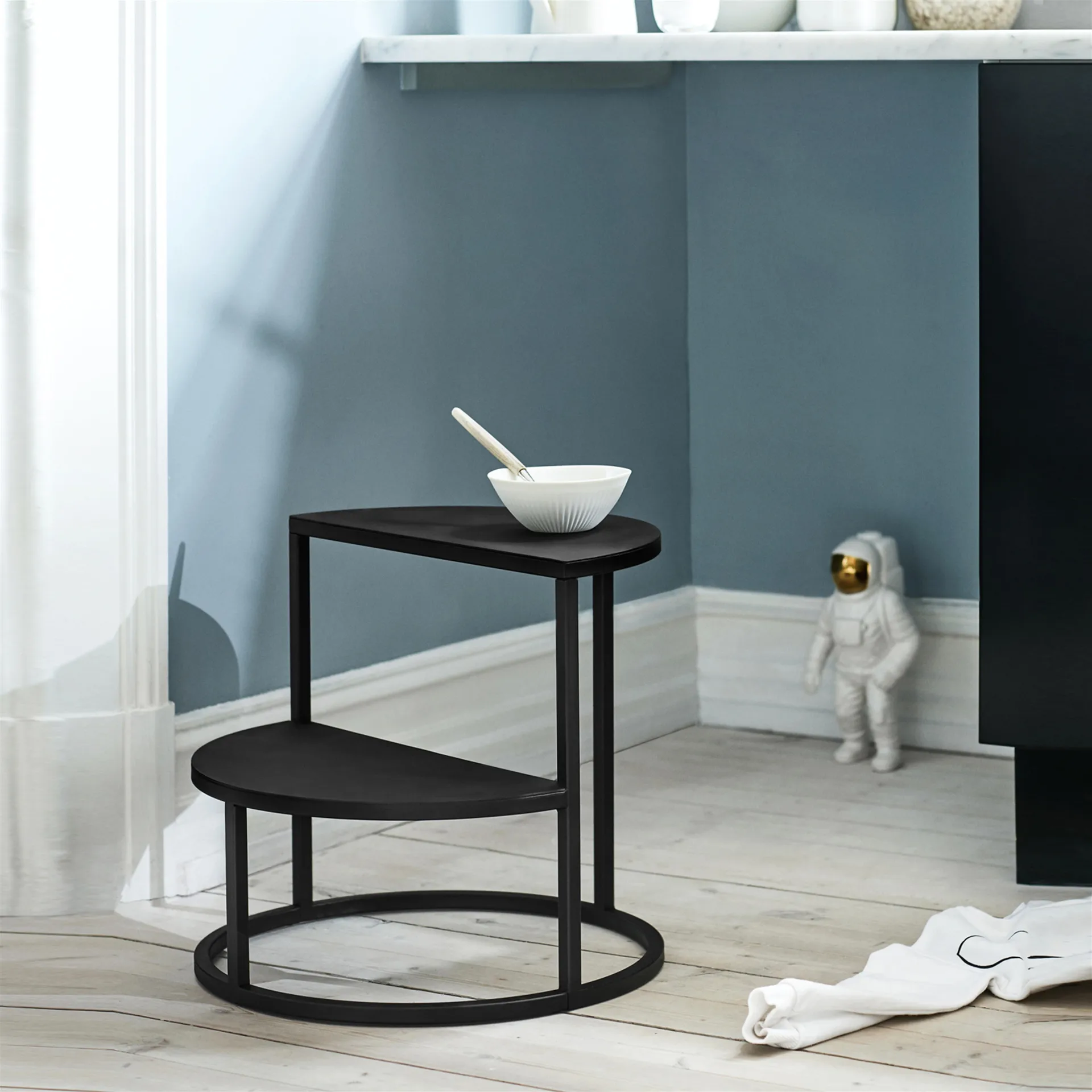 Dais stege 1, Svart Northern