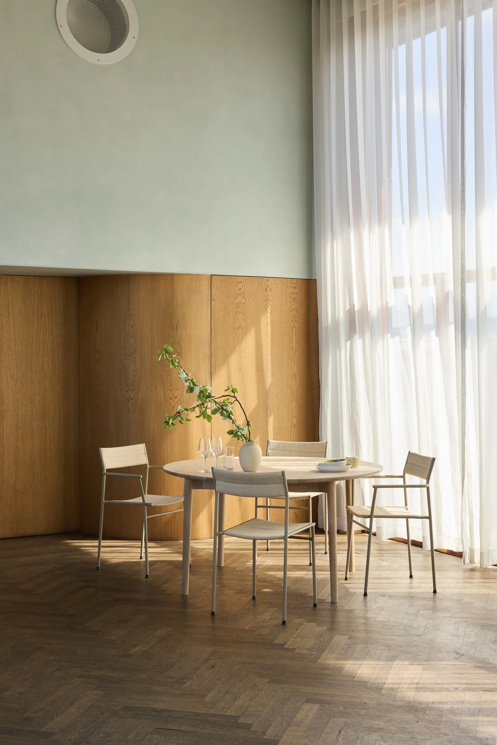 Expand matbord Ø140 cm, Ljusoljad ek Northern