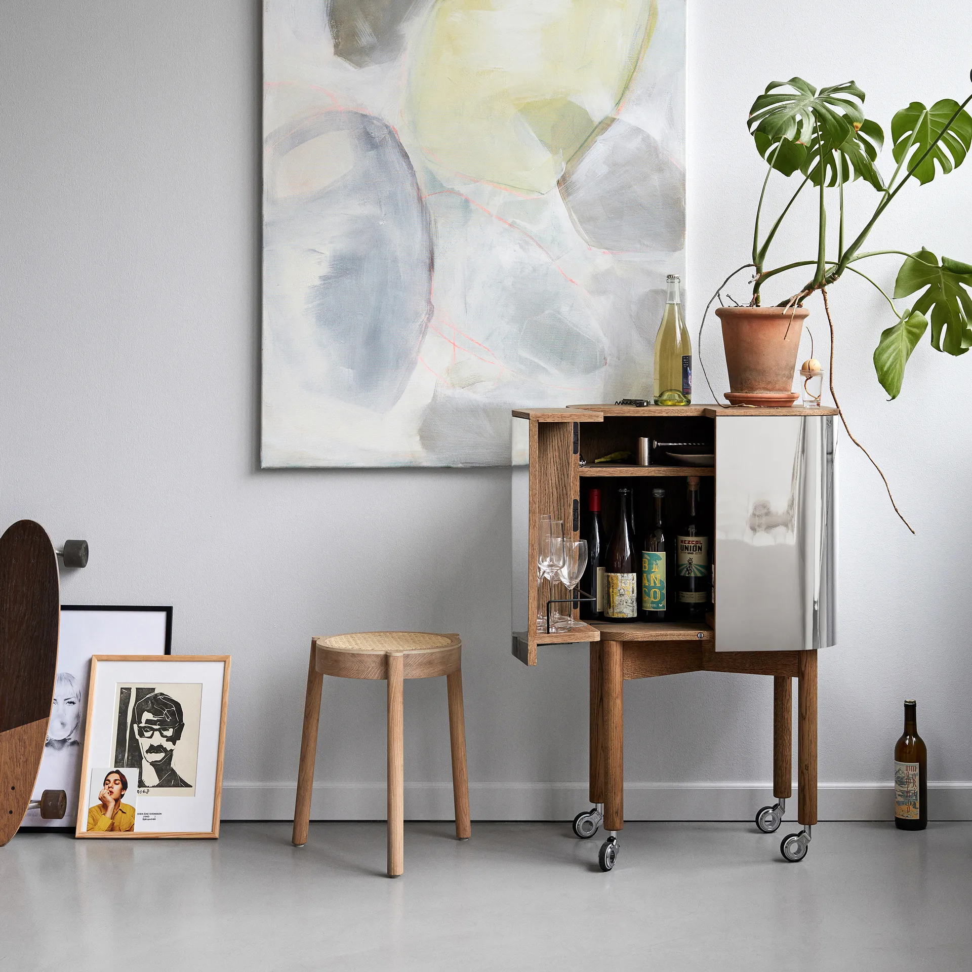 Loud barskåp på hjul, Rökt ek Northern