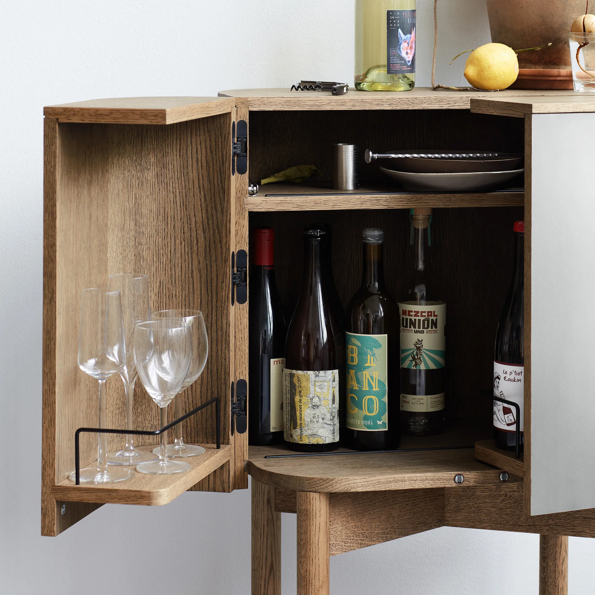 Loud barskåp på hjul, Rökt ek Northern