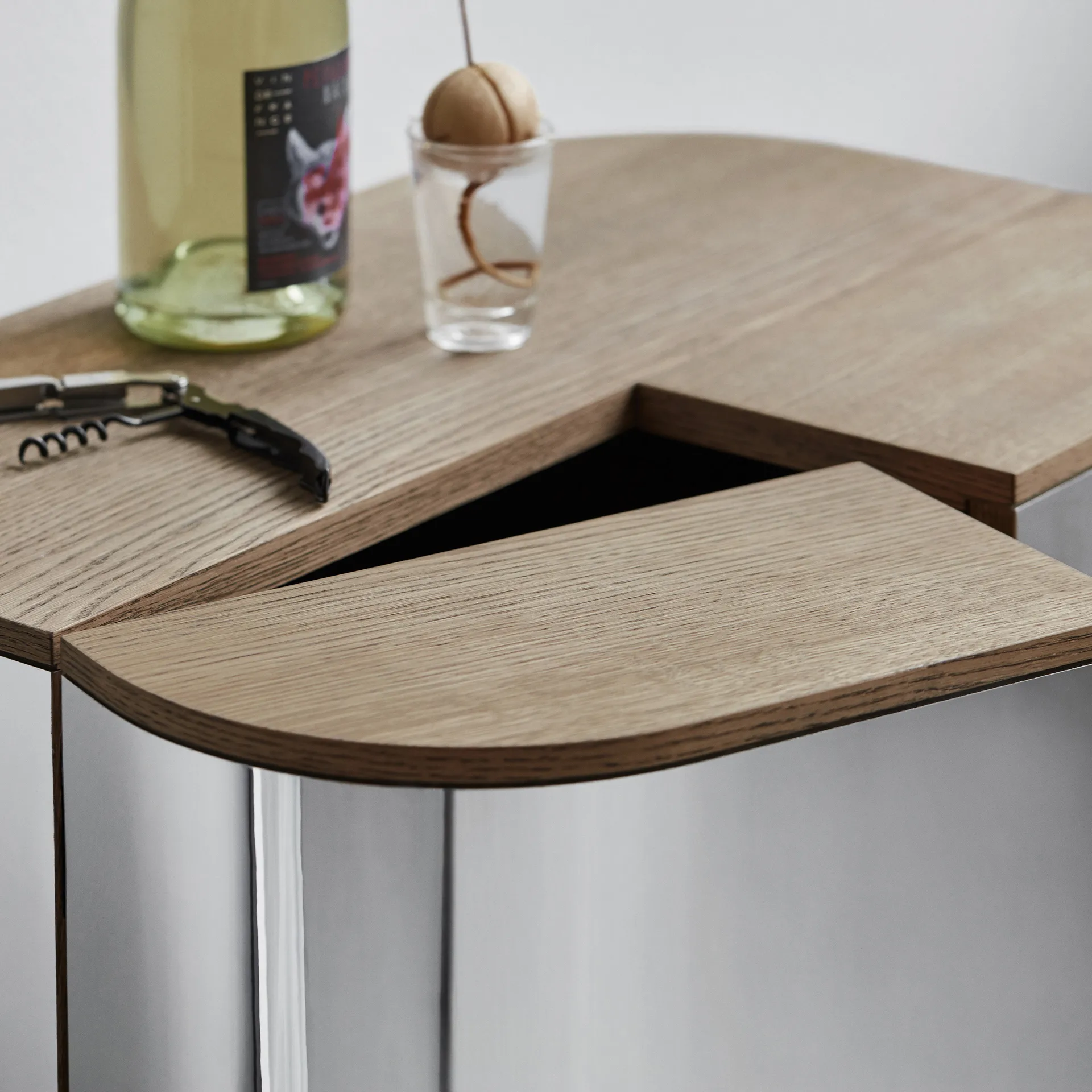 Loud barskåp på hjul, Rökt ek Northern