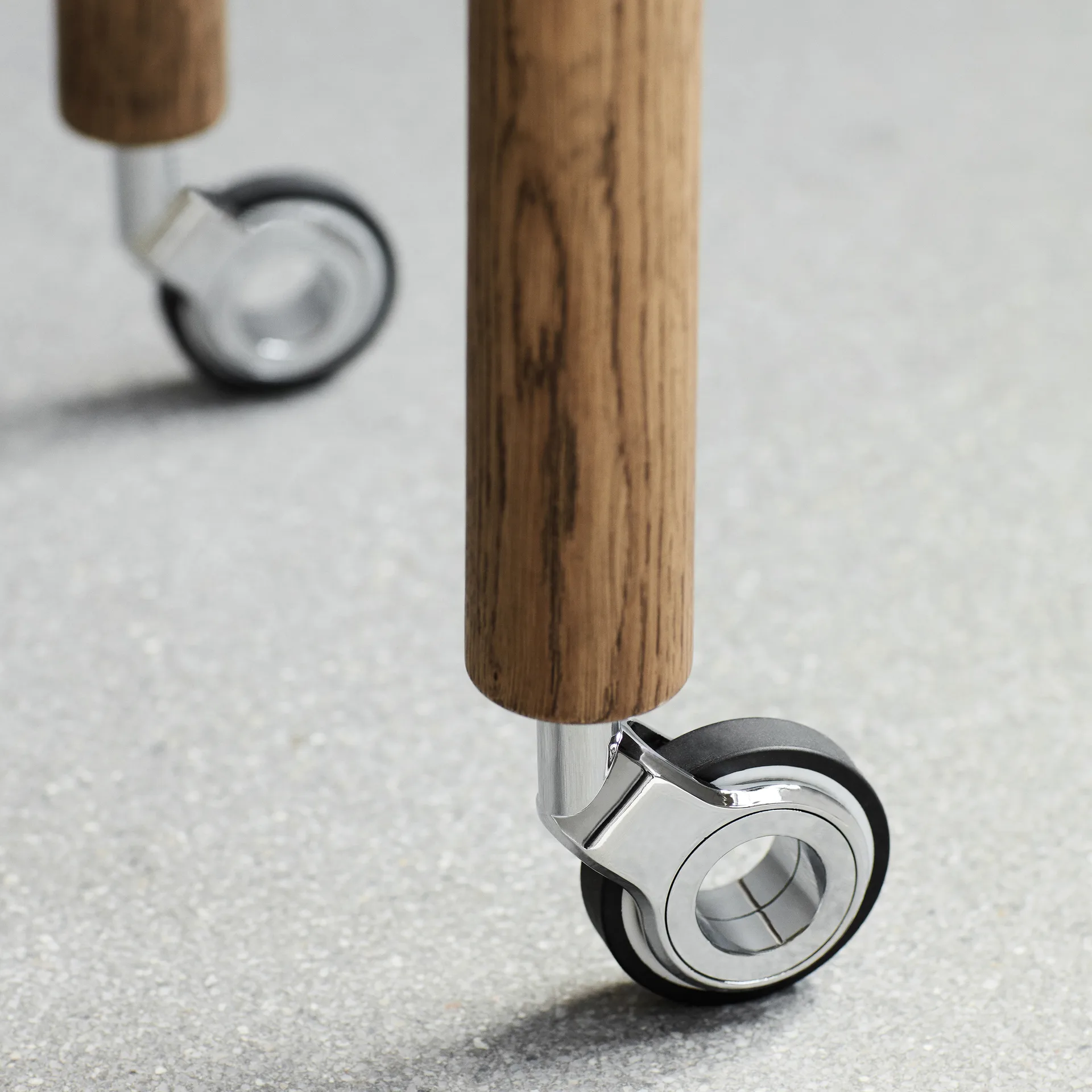 Loud barskåp på hjul, Rökt ek Northern