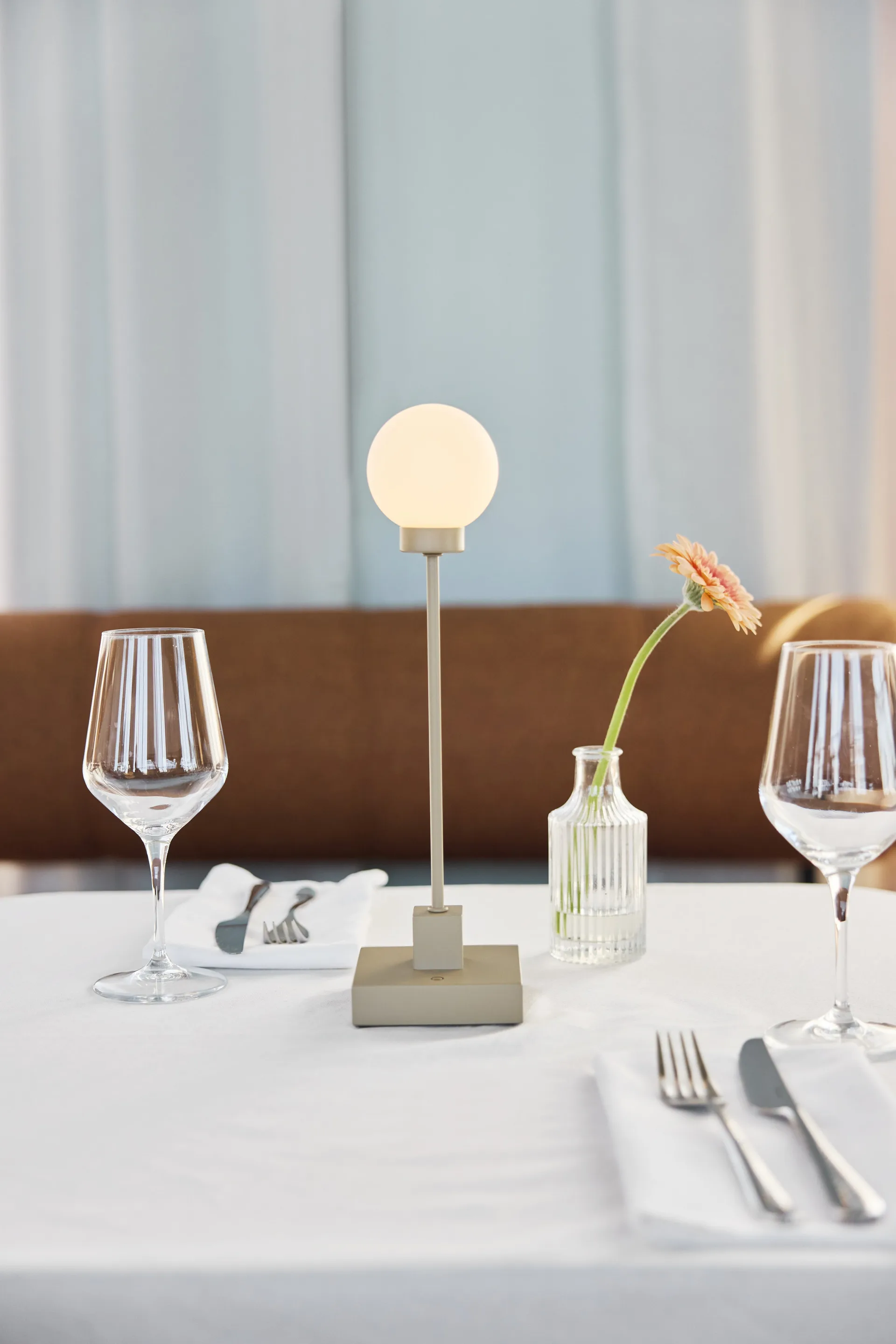 Snowball portabel bordslampa 33 cm, Grey beige Northern