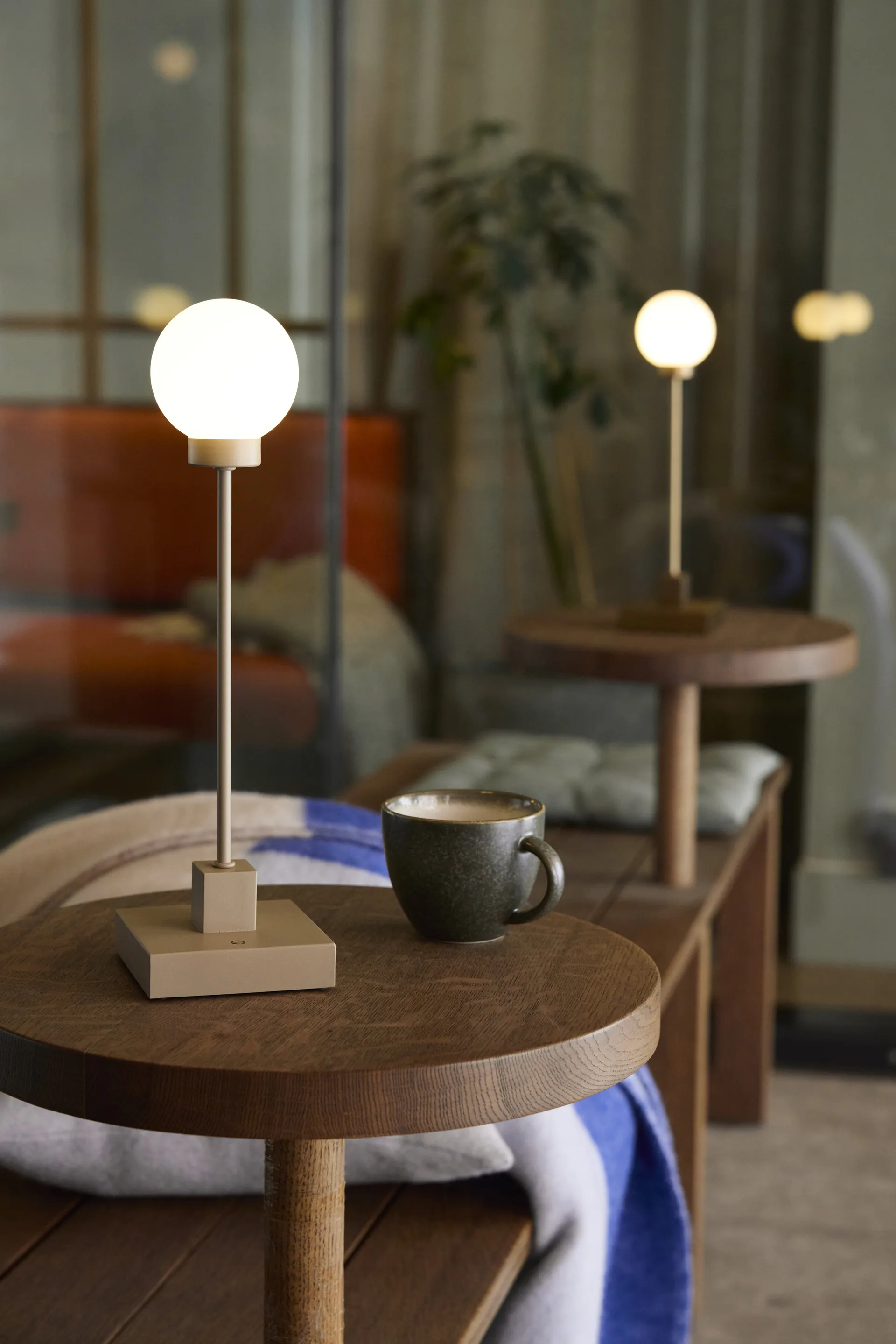 Snowball portabel bordslampa 33 cm, Mässing Northern