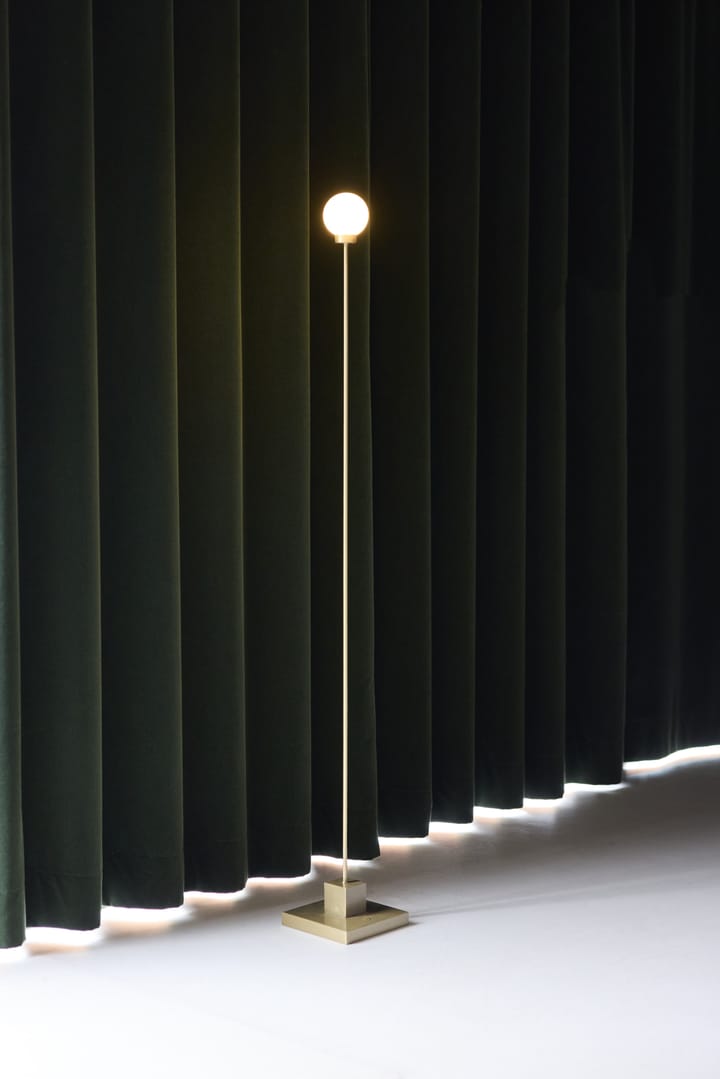 Snowball portabel golvlampa 122 cm, Mässing Northern