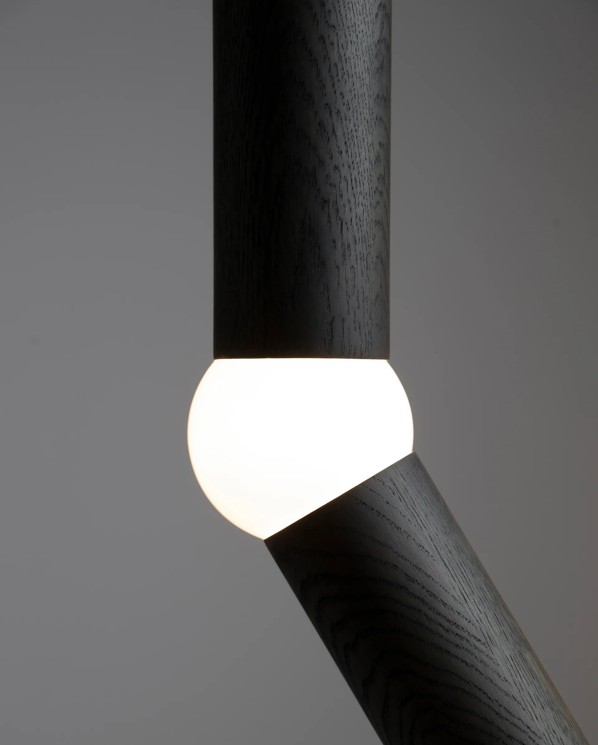 Lightbone golvlampa 124,3 cm, Black oak Oblure
