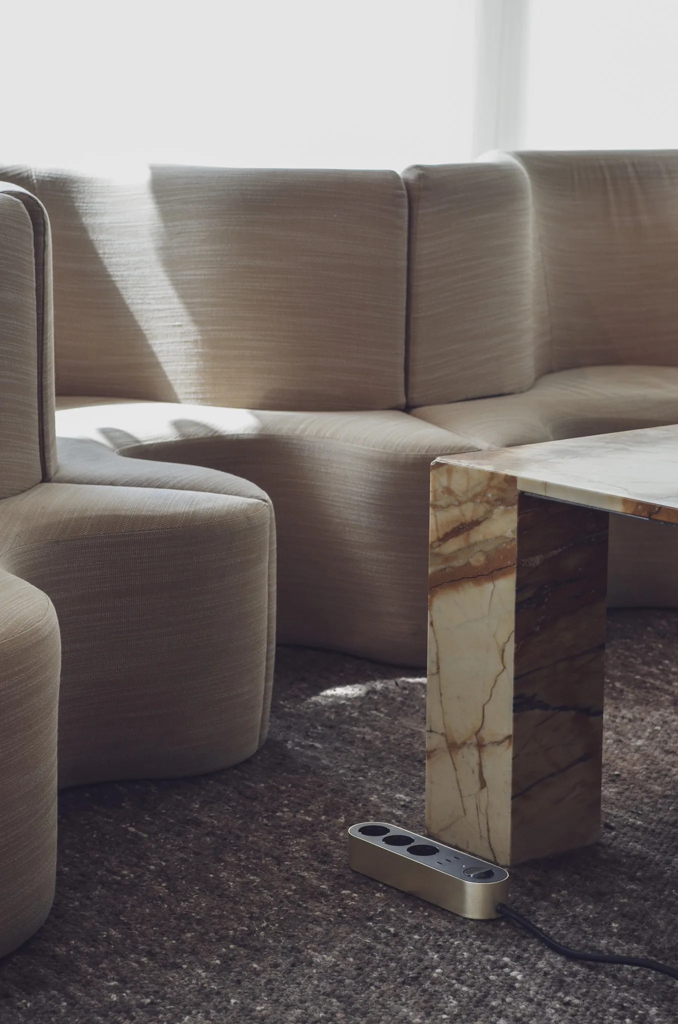 Edgar Power Bar grenuttag, Satin brass Palette