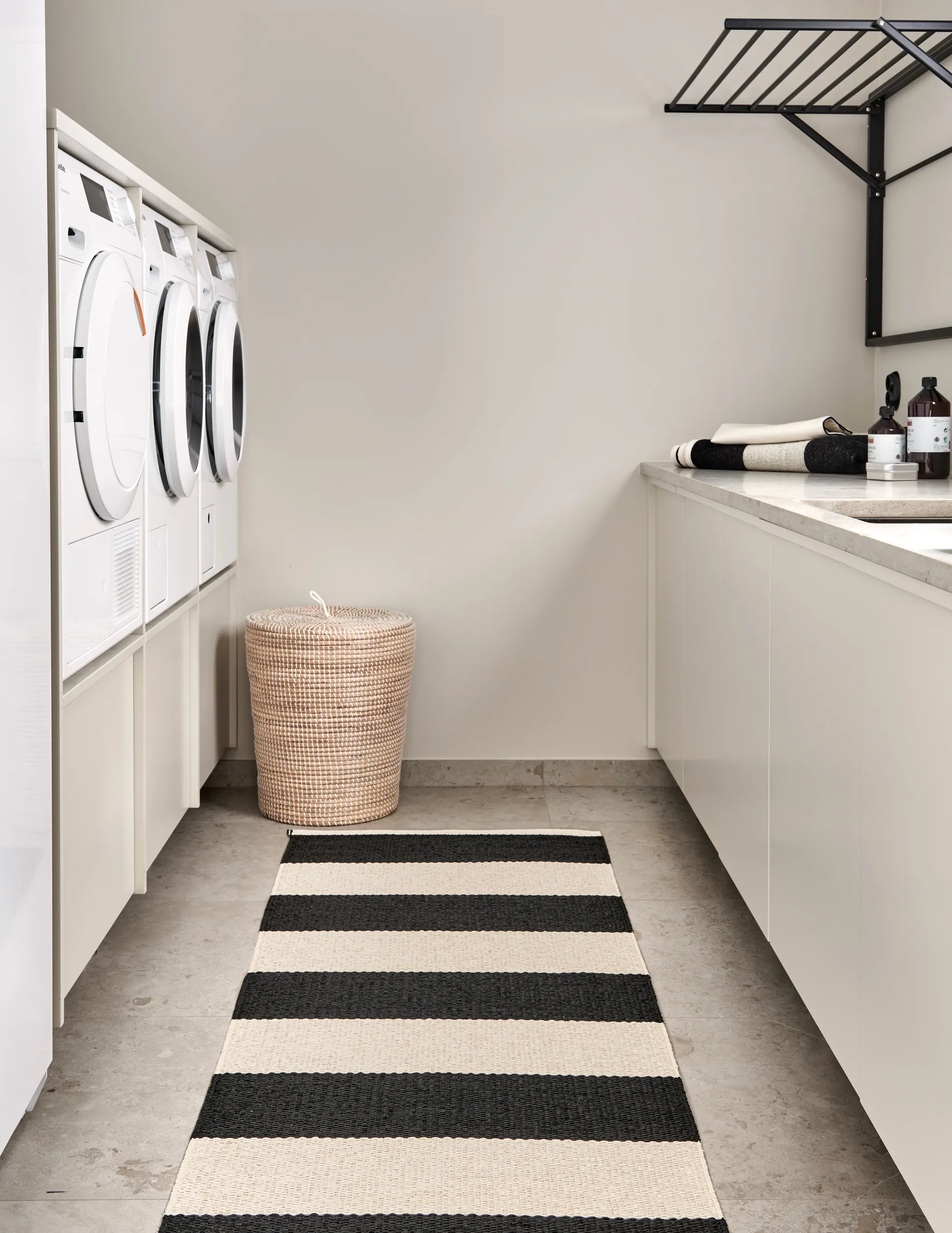 Bob gångmatta, Black/vanilla, 70x225 cm Pappelina