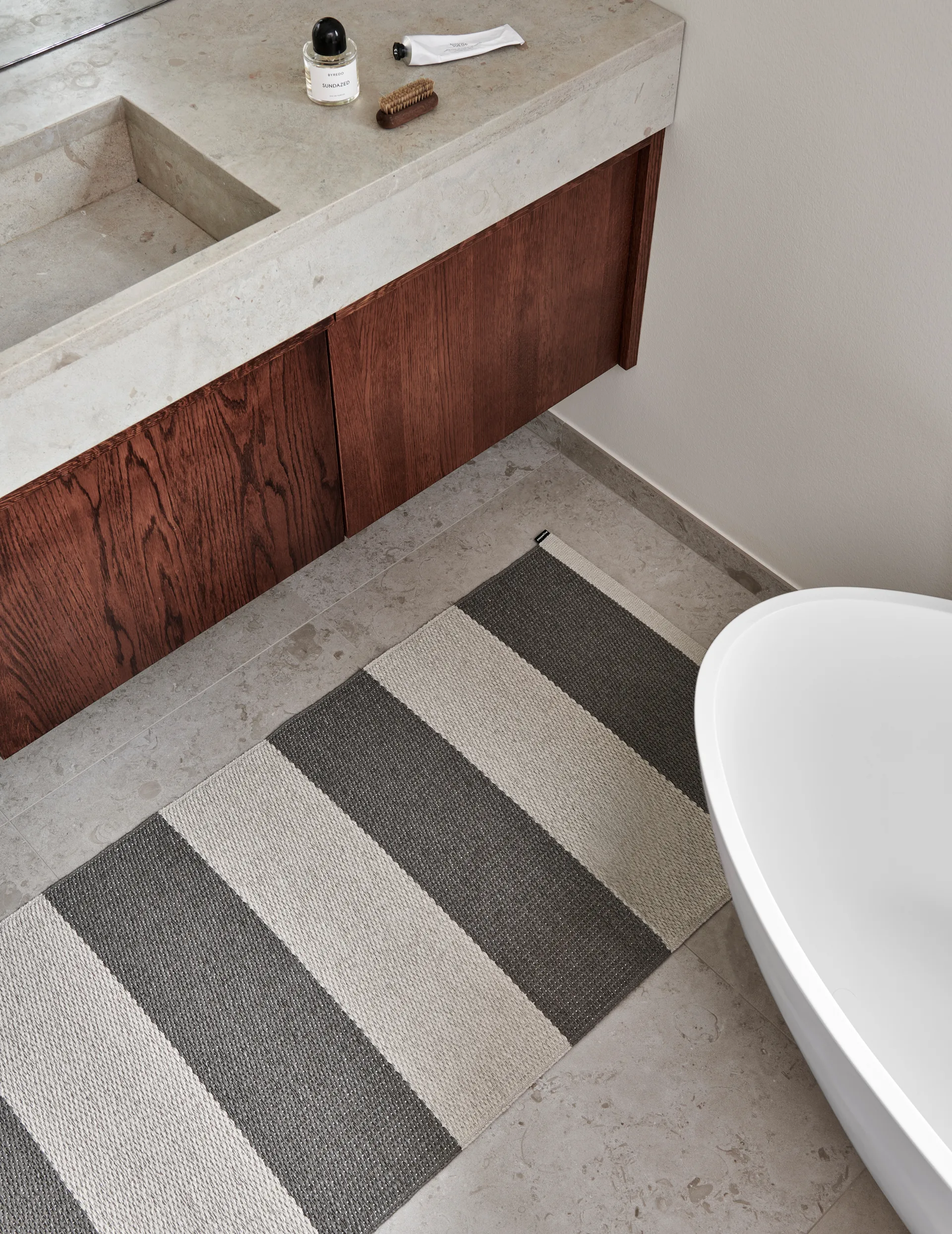 Bob gångmatta, Charcoal/linen, 70x300 cm Pappelina