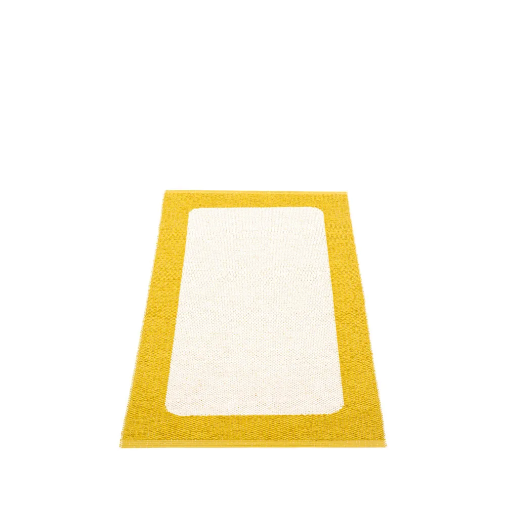 Pappelina Ilda gångmatta mustard, 70x120 cm | Skandinavisk Design | Plastmattor | Gul