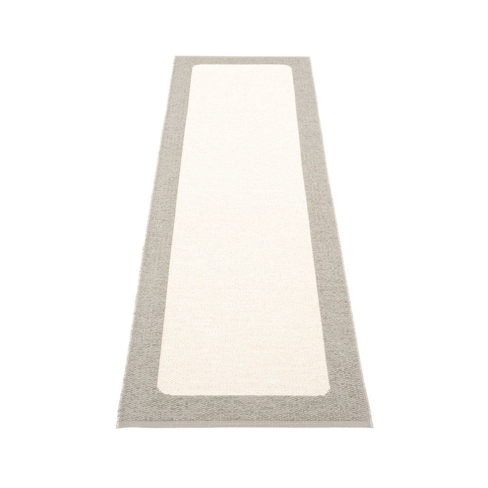 Pappelina Ilda gångmatta warm grey, 70x240 cm | Skandinavisk Design | Plastmattor | Grå
