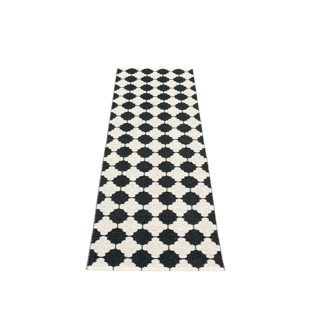 Pappelina Marre gångmatta black/vanilla/coral edge 70x300 cm