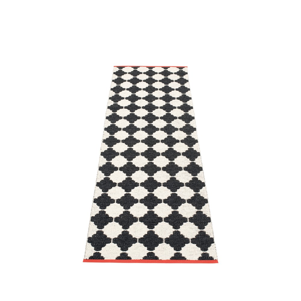 Pappelina Marre gångmatta black/vanilla/coral edge 70x375 cm