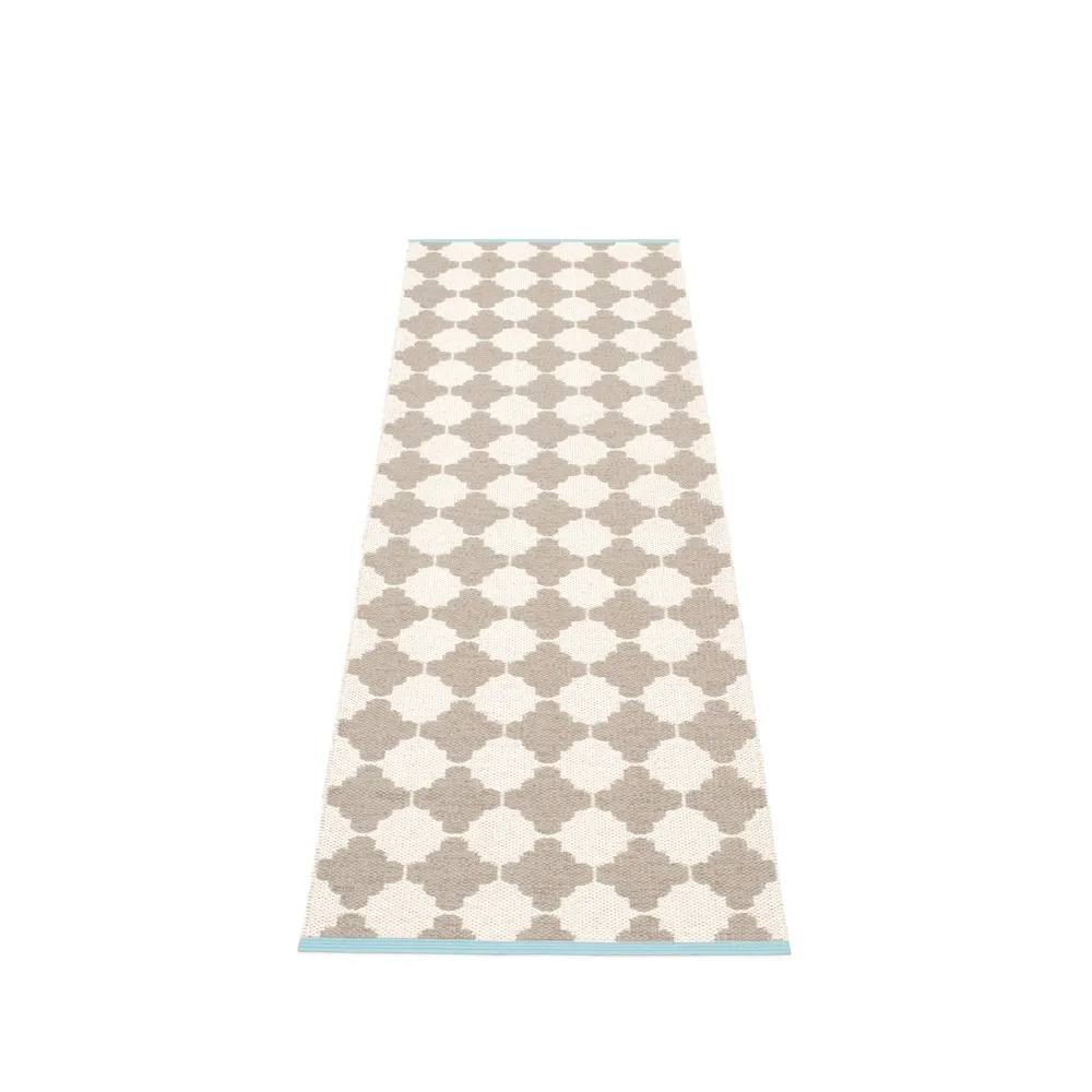Pappelina Marre gångmatta mud/vanilla/turquoise edge 70x300 cm