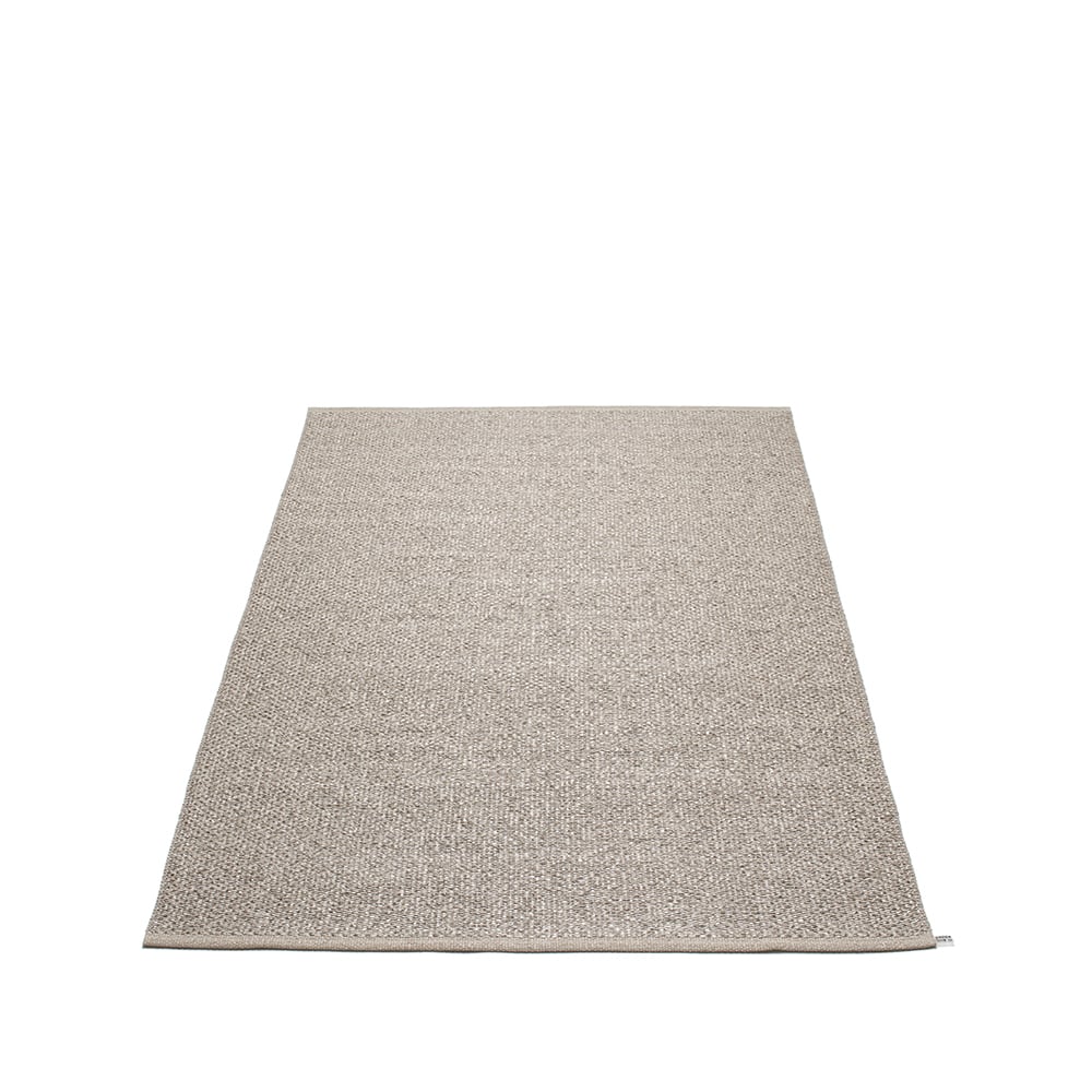 Pappelina Svea matta mud metallic/mud, 140x220 cm | Skandinavisk Design | Plastmattor | Brun