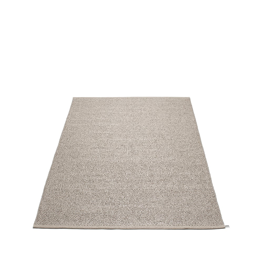 Pappelina Svea matta mud metallic/mud, 180x260 cm | Skandinavisk Design | Plastmattor | Brun