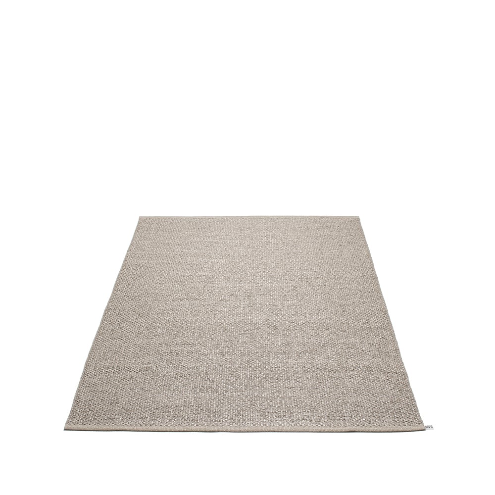 Pappelina Svea matta mud metallic/mud, 230x320 cm | Skandinavisk Design | Plastmattor | Brun