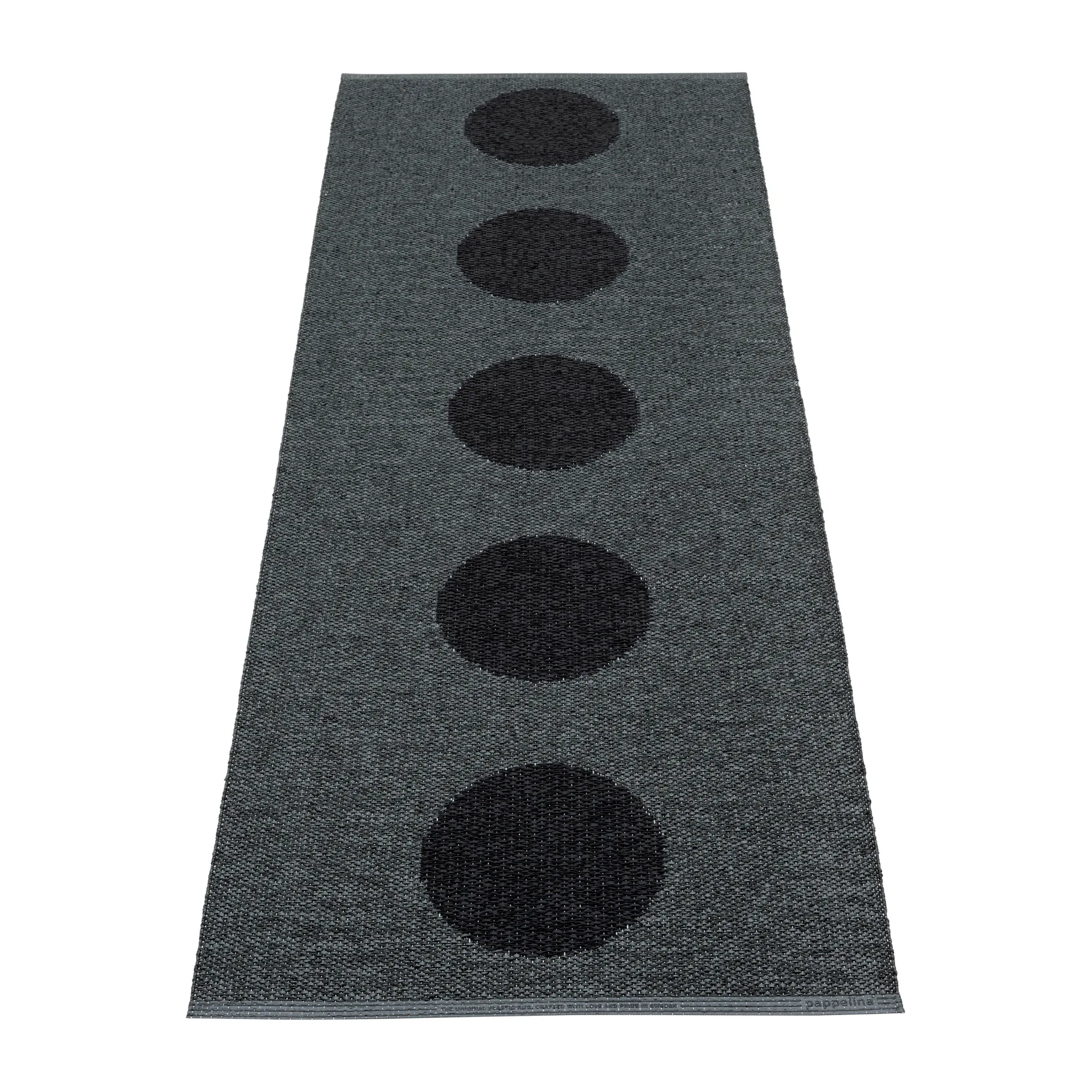 Vera 2.0 plastmatta black-black metallic, 70x200 cm Pappelina