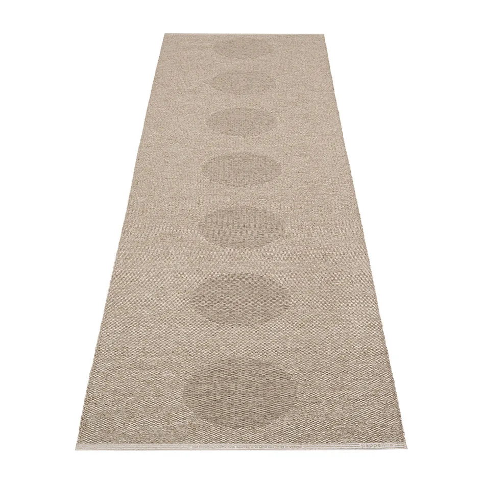 Vera 2.0 plastmatta dark linen-linen metallic, 70x360 cm Pappelina