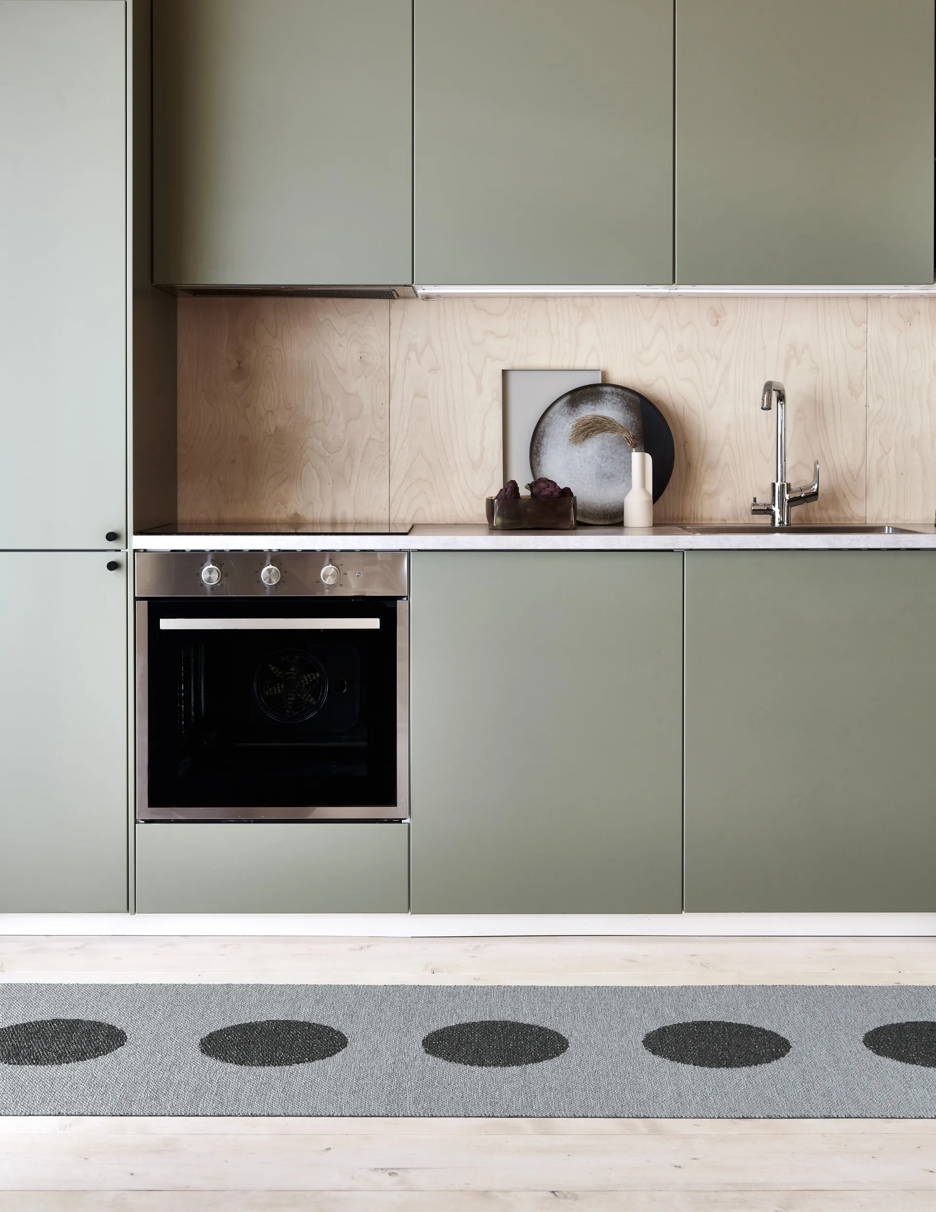 Vera 2.0 plastmatta grey-granit metallic, 70x200 cm Pappelina