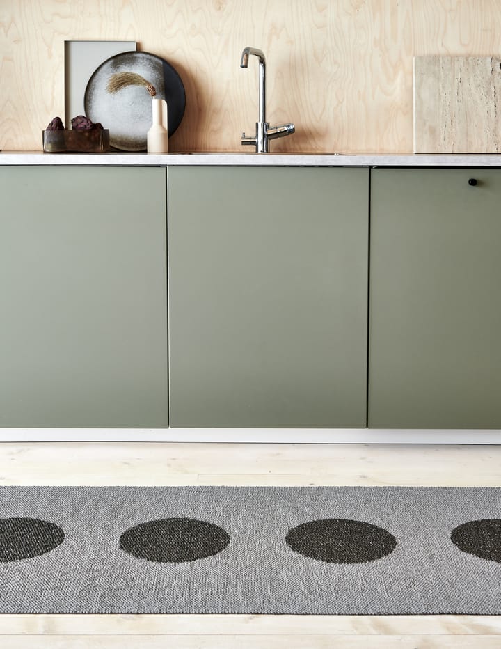 Vera 2.0 plastmatta grey-granit metallic, 70x280 cm Pappelina