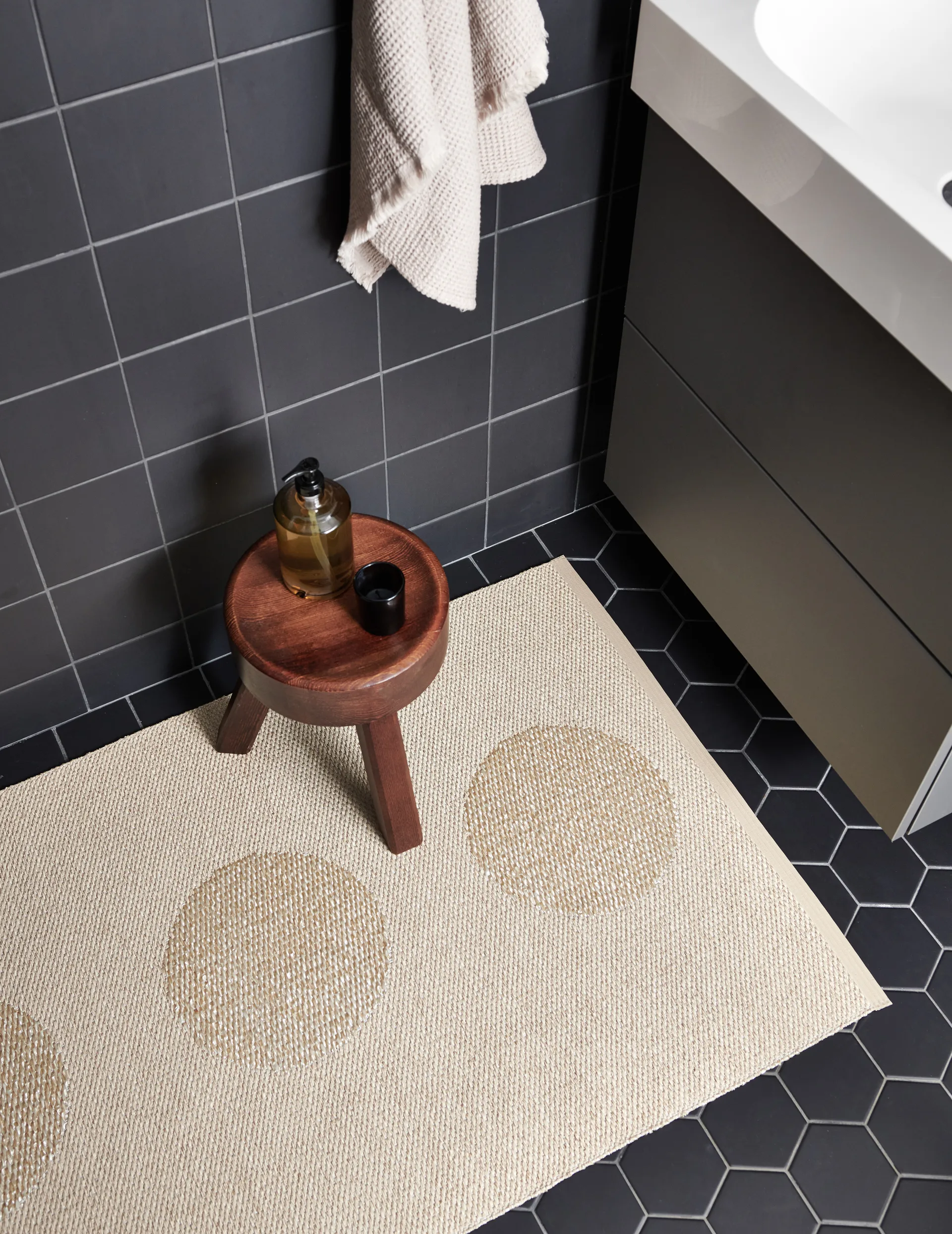 Vera 2.0 plastmatta linen-stone metallic, 70x200 cm Pappelina