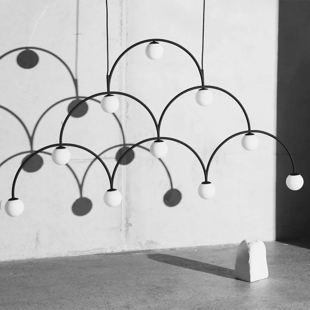 Bounce 169 pendel, svart, opalglas Pholc