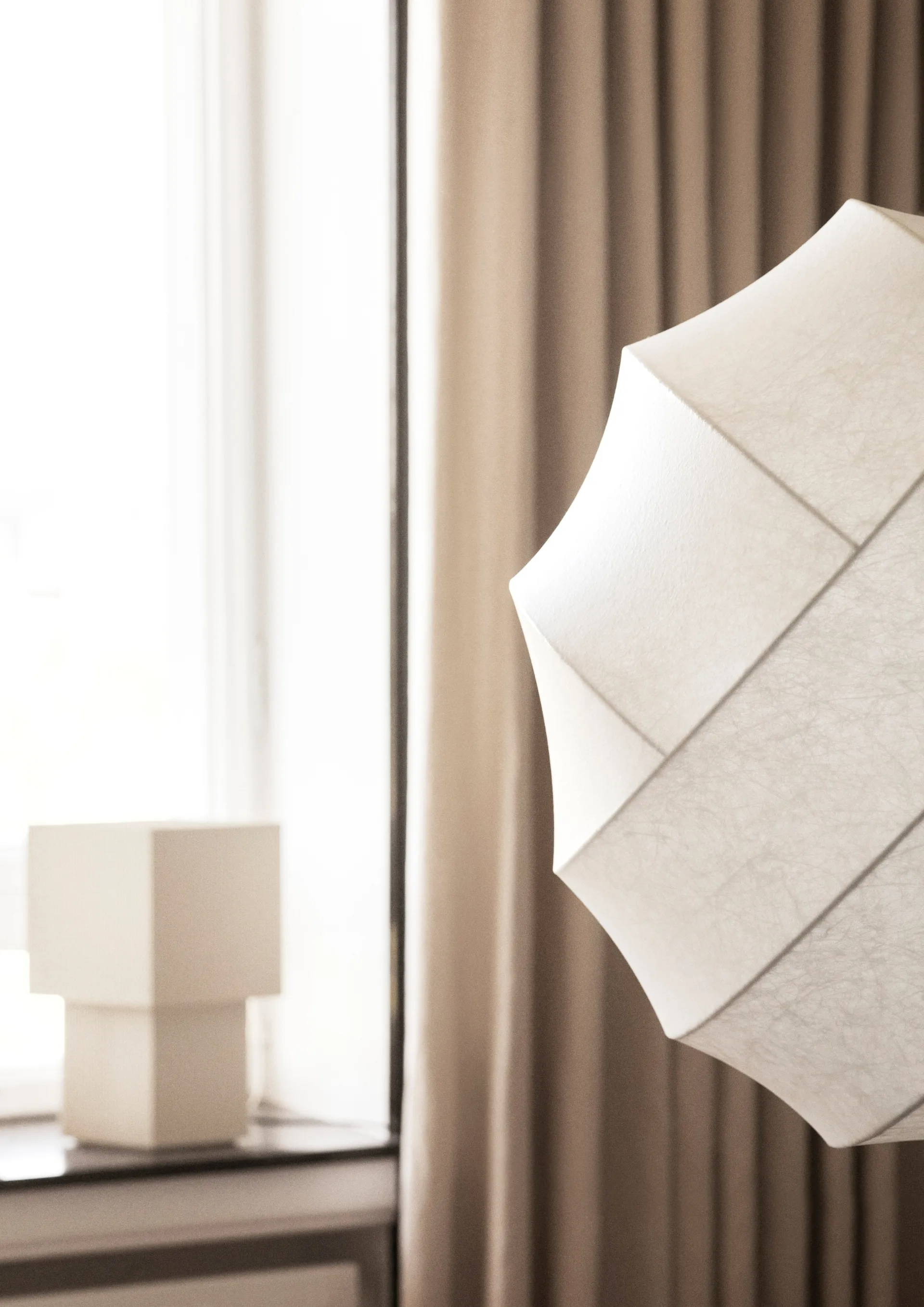 Turner 50 pendel, White Pholc