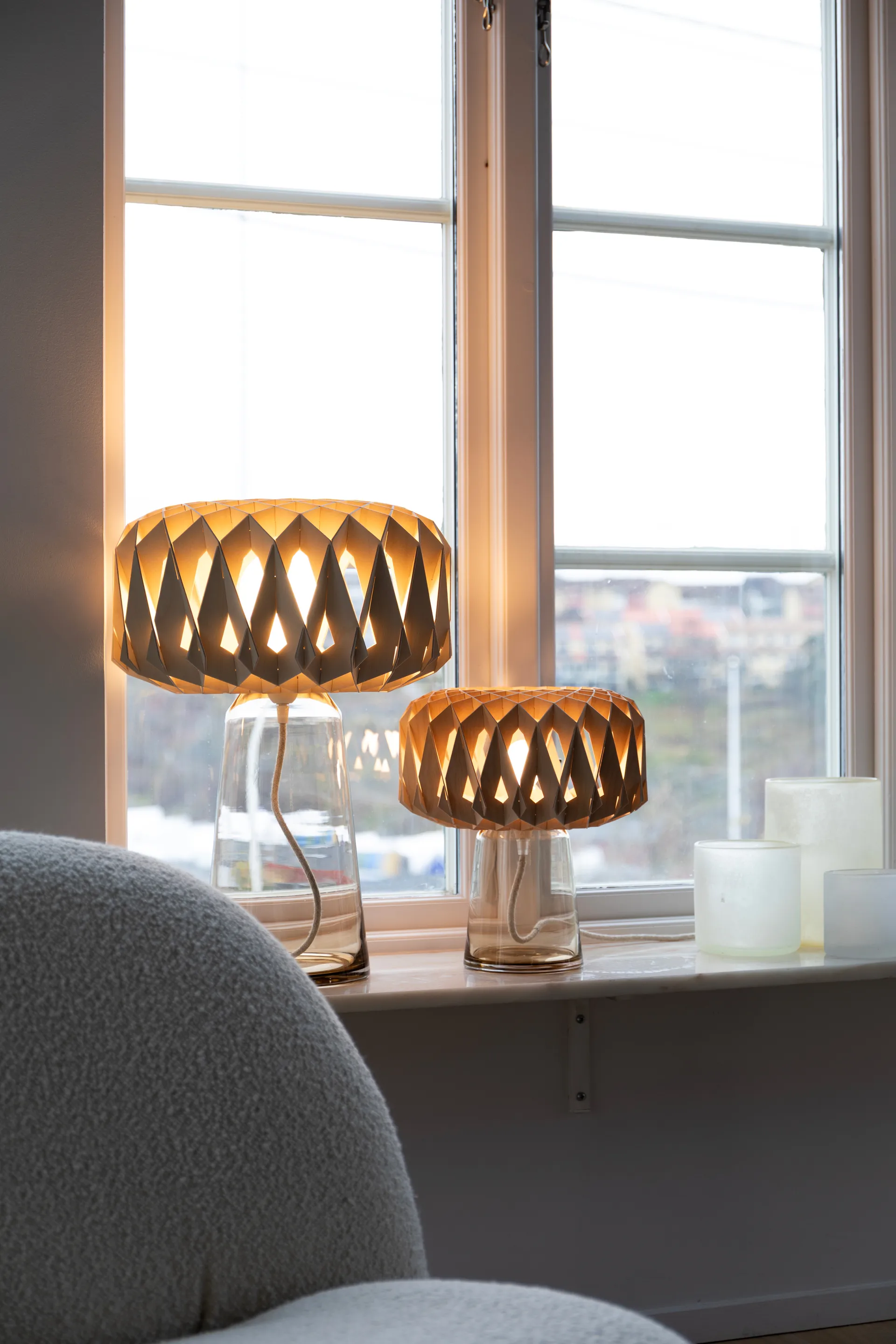 Signature 25 bordslampa, Amber-björk, Ø28x34 cm Pilke