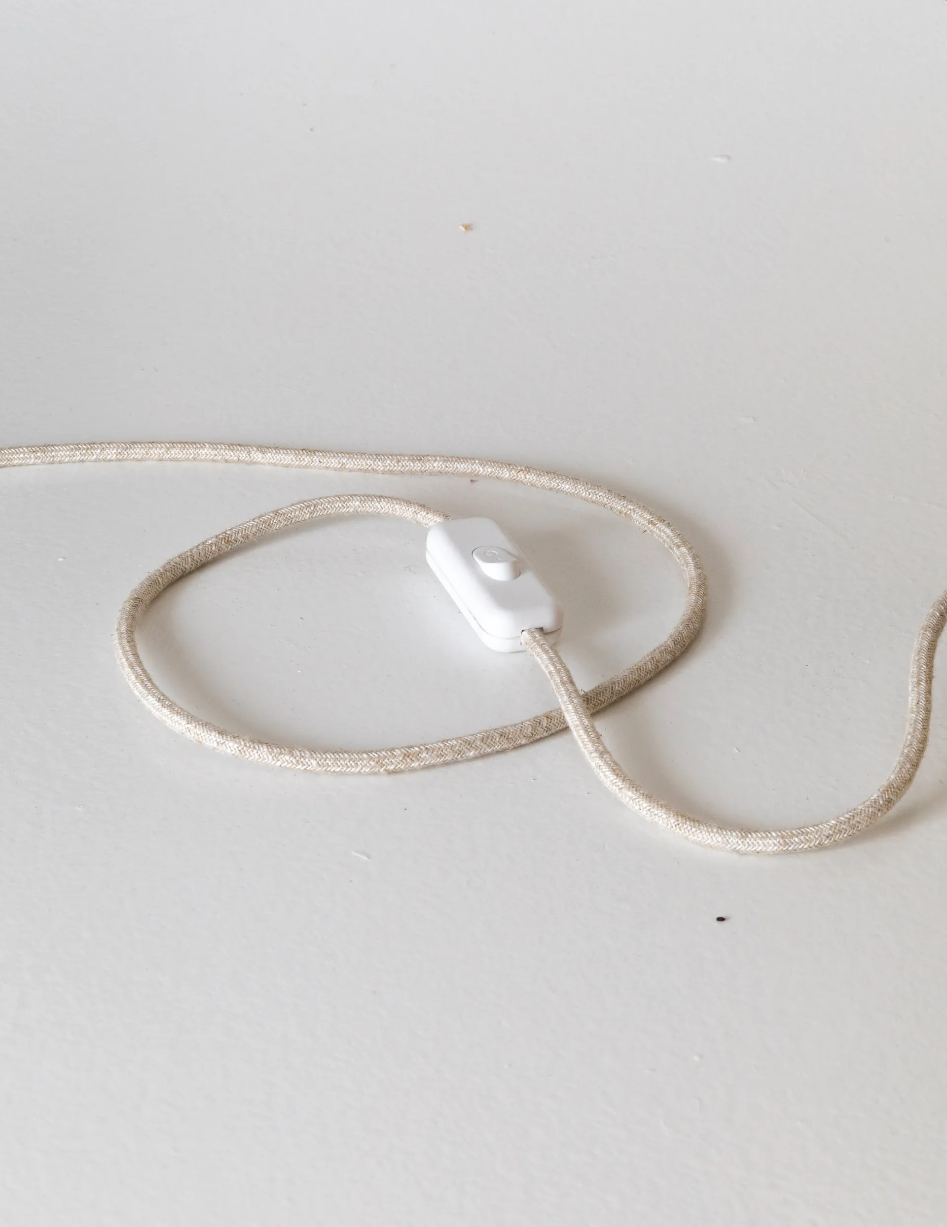 Signature 25 bordslampa, Amber-björk, Ø28x34 cm Pilke