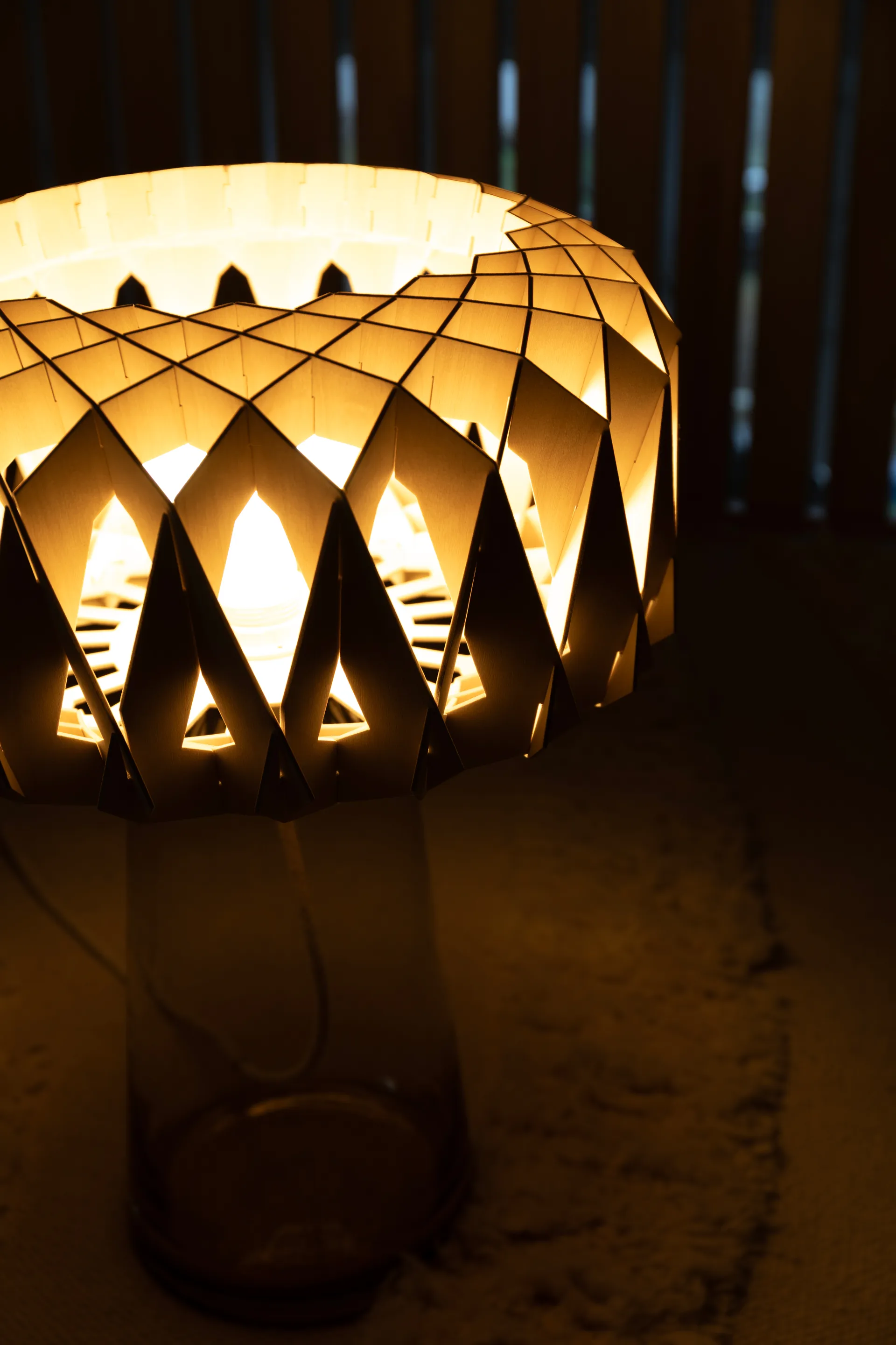 Signature 35 bordslampa, Amber-björk, Ø36,5x53 cm Pilke