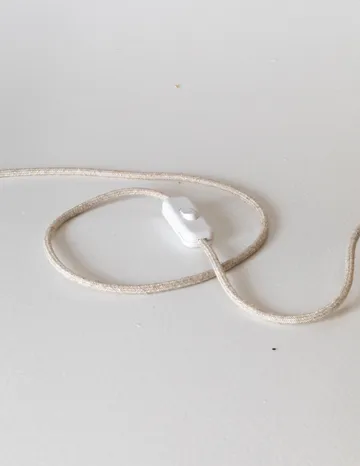 Signature 35 bordslampa - Amber-björk, Ø36,5x53 cm - Pilke