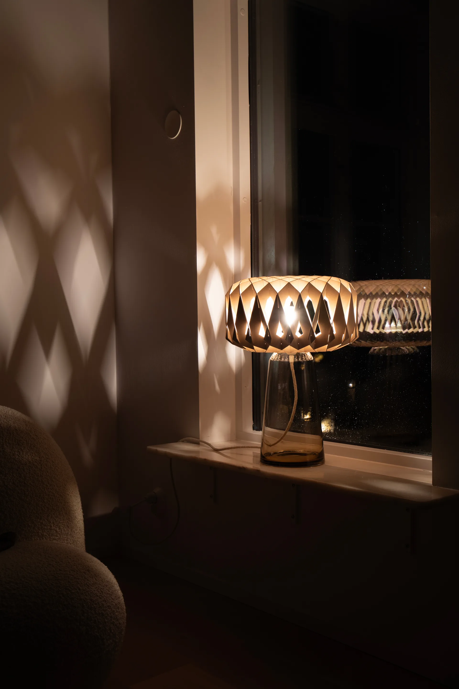 Signature 35 bordslampa, Amber-björk, Ø36,5x53 cm Pilke