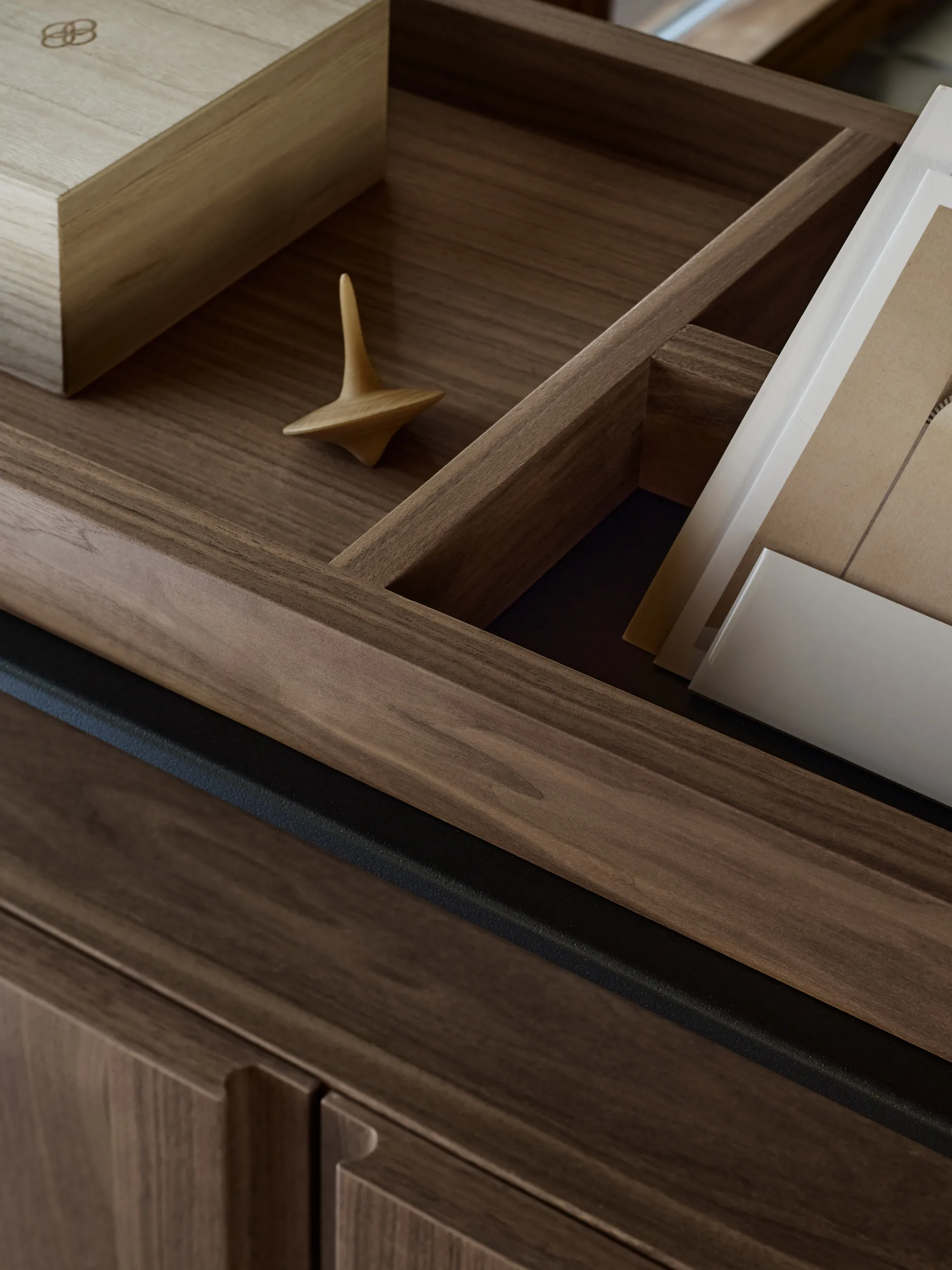 Pira G2 hyllsystem F C A Black/Walnut 248-255 cm,  Pira