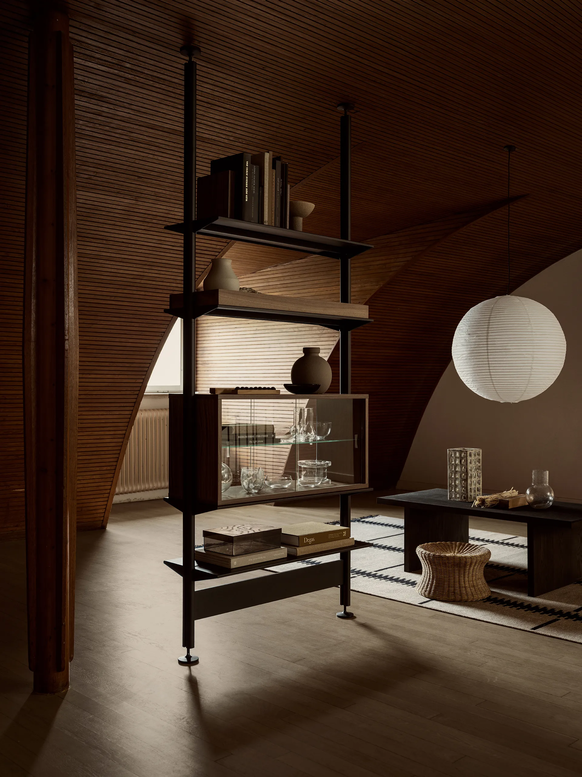 Pira vitrinskåp, Valnöt-klarglas, 90x31 cm, 4 dörrar Pira