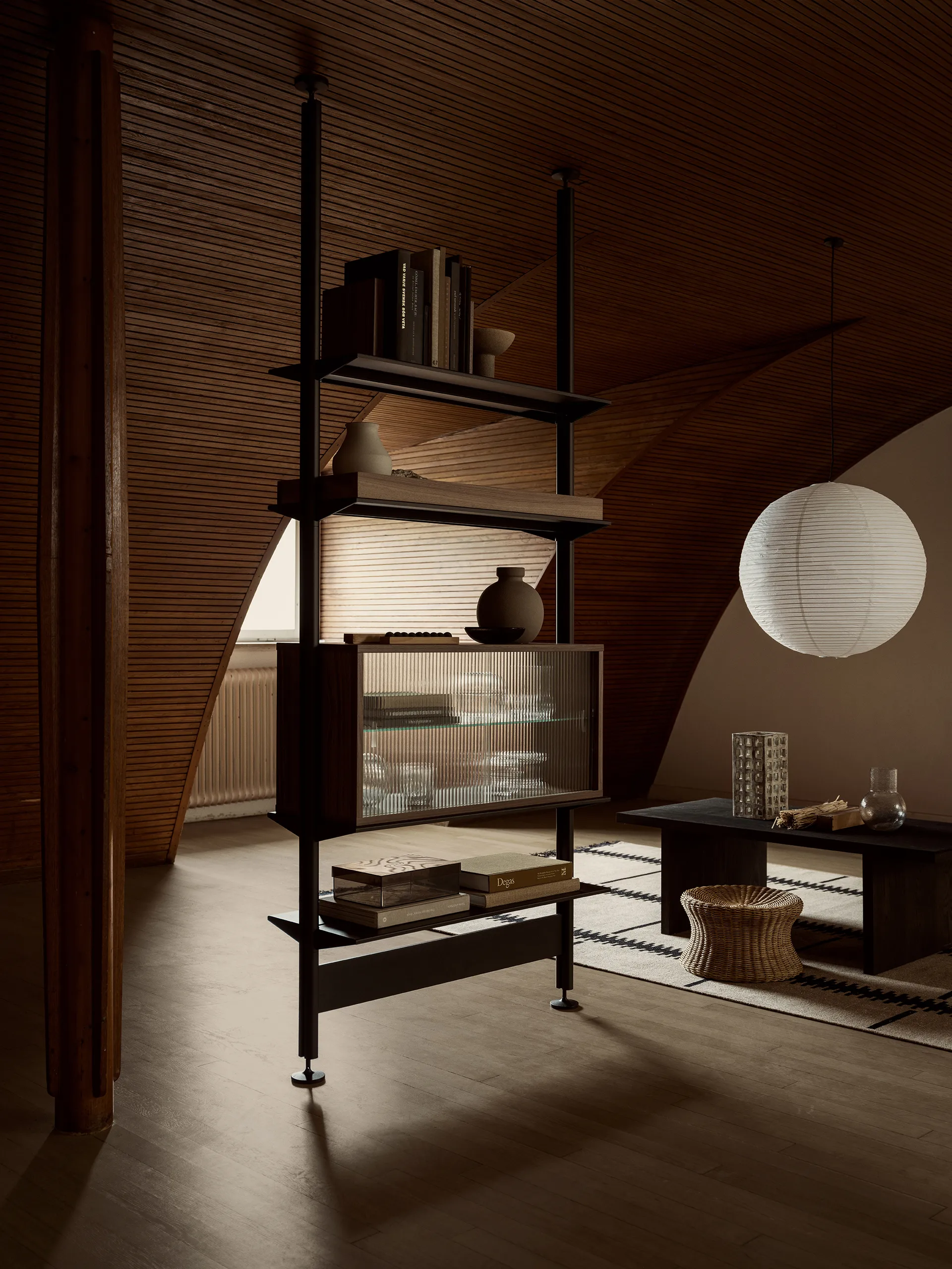 Pira vitrinskåp, Valnöt-räfflat glas, 70x31 cm, glasrygg Pira