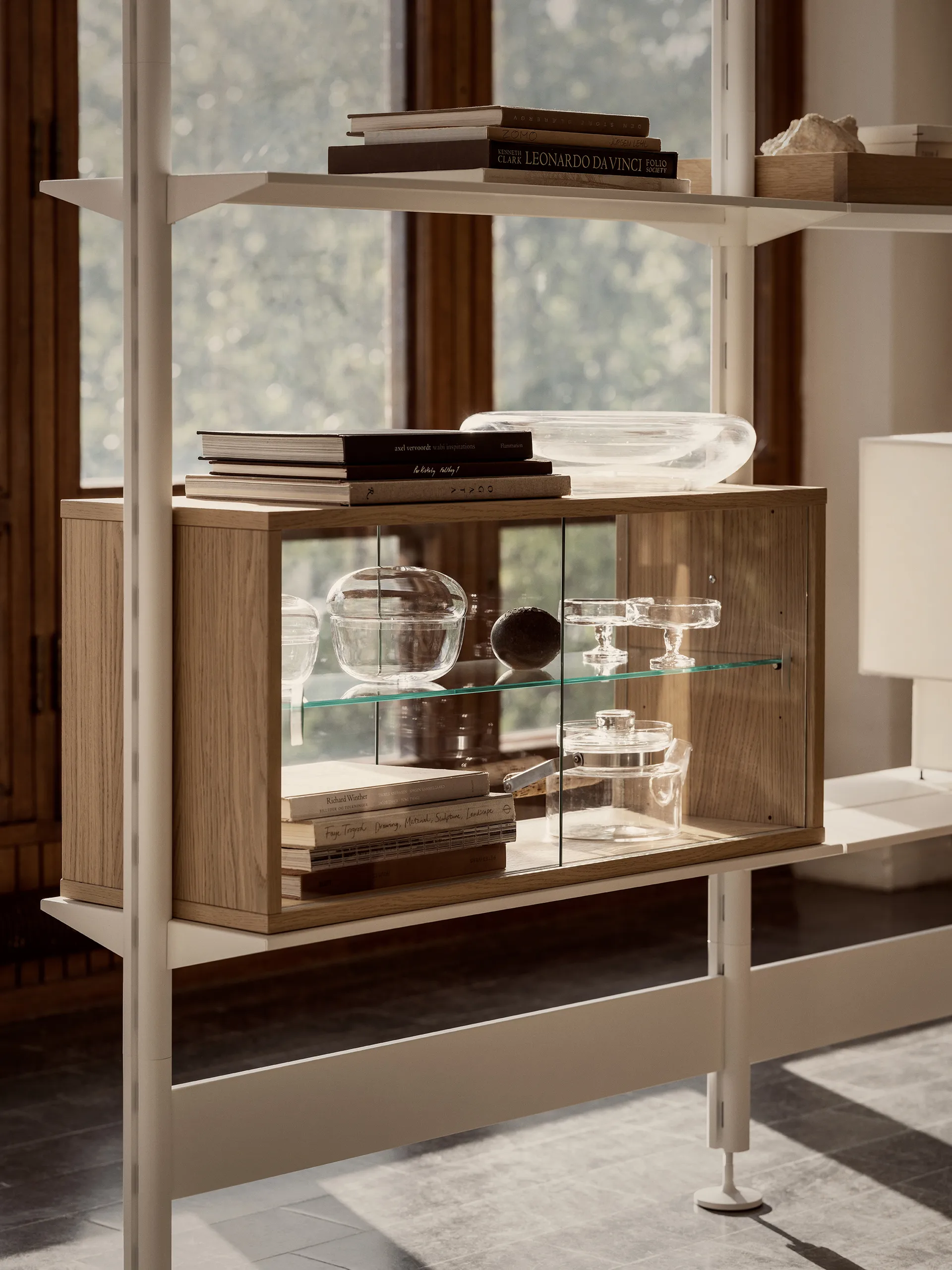 Pira vitrinskåp, Vitad ek-klarglas, 90x31 cm, glasrygg Pira