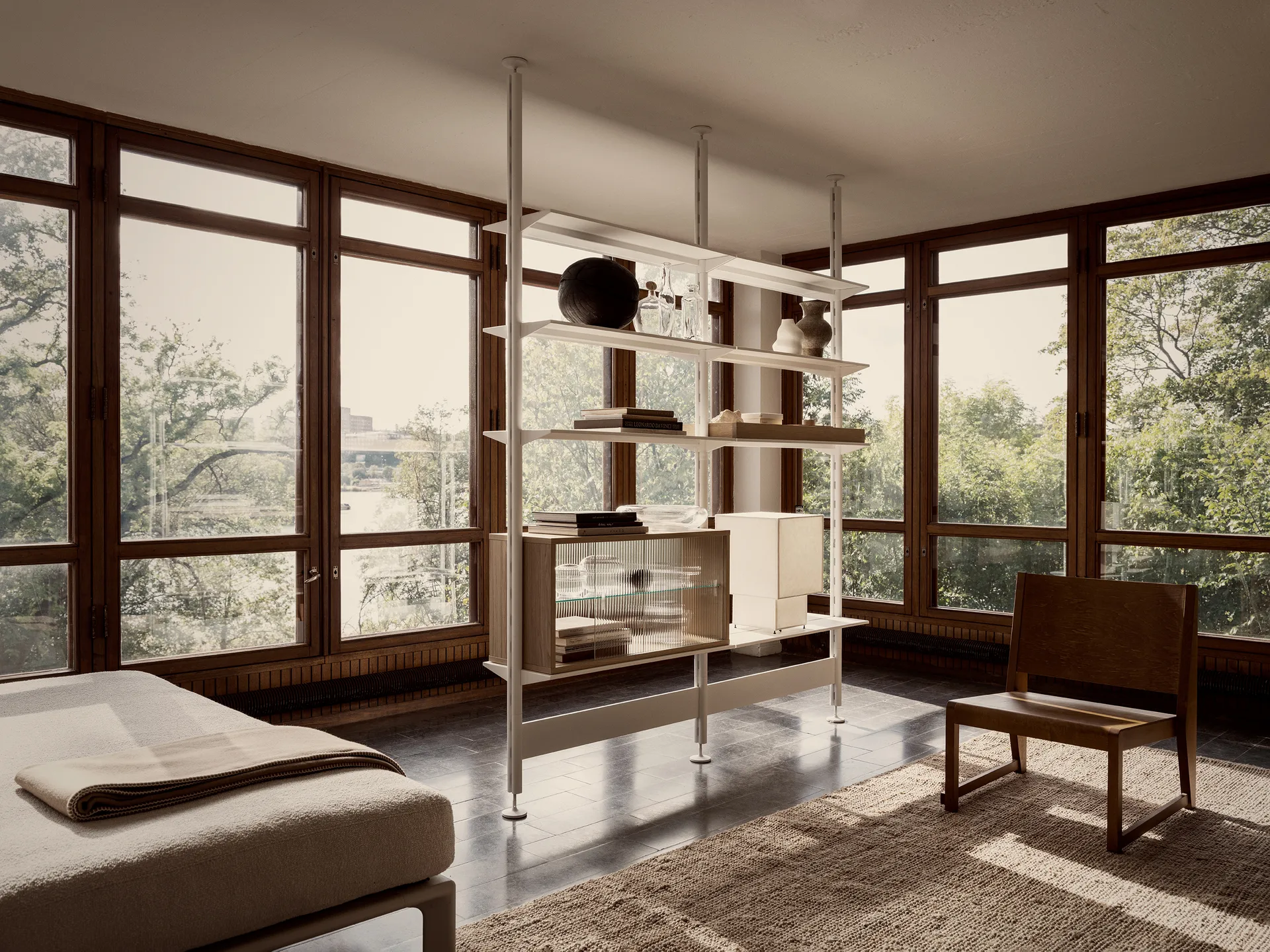 Pira vitrinskåp, Vitad ek-räfflat glas, 90x31 cm, 4 dörrar Pira