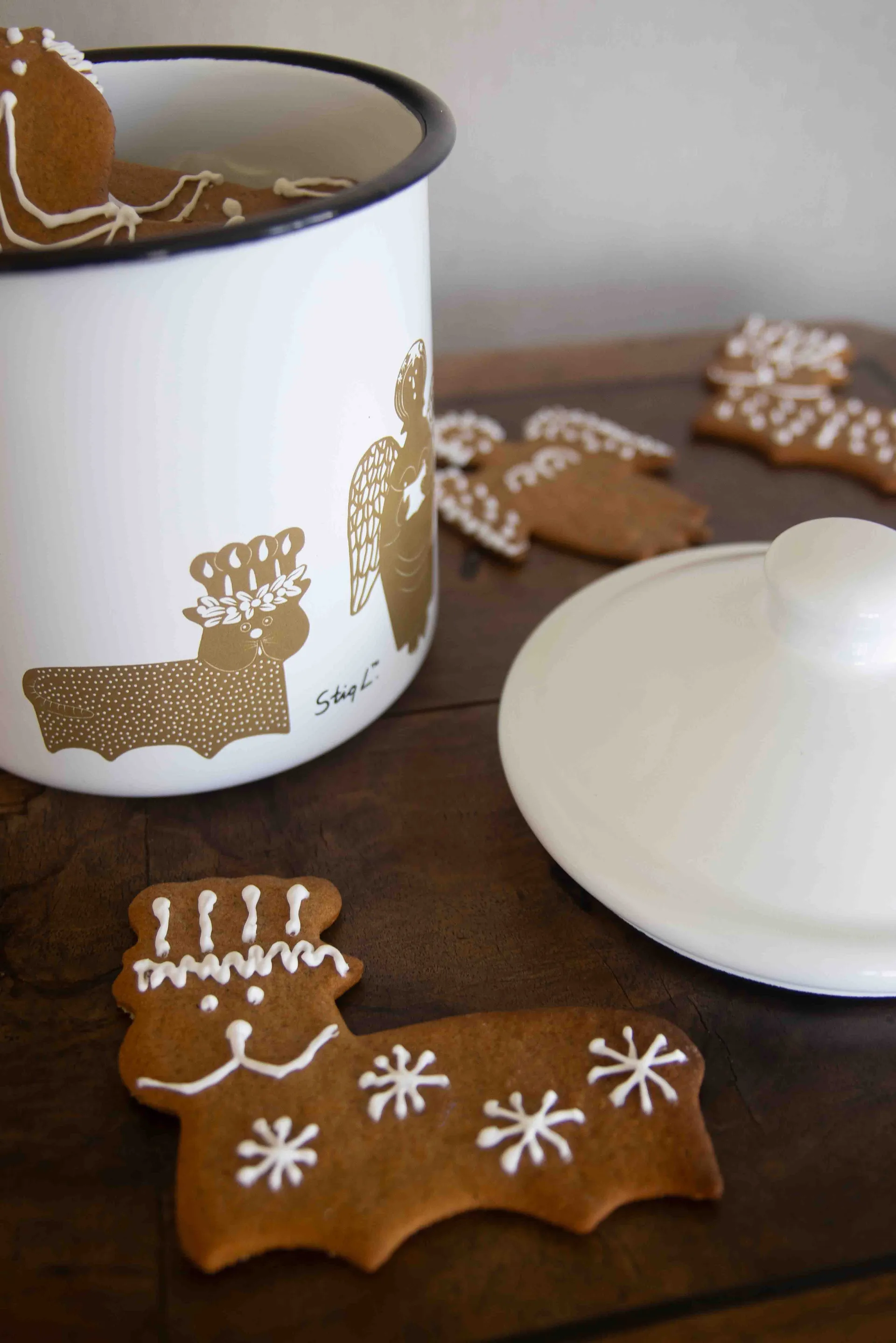 Stig L Gingerbread burk, Vit-guld Pluto Design