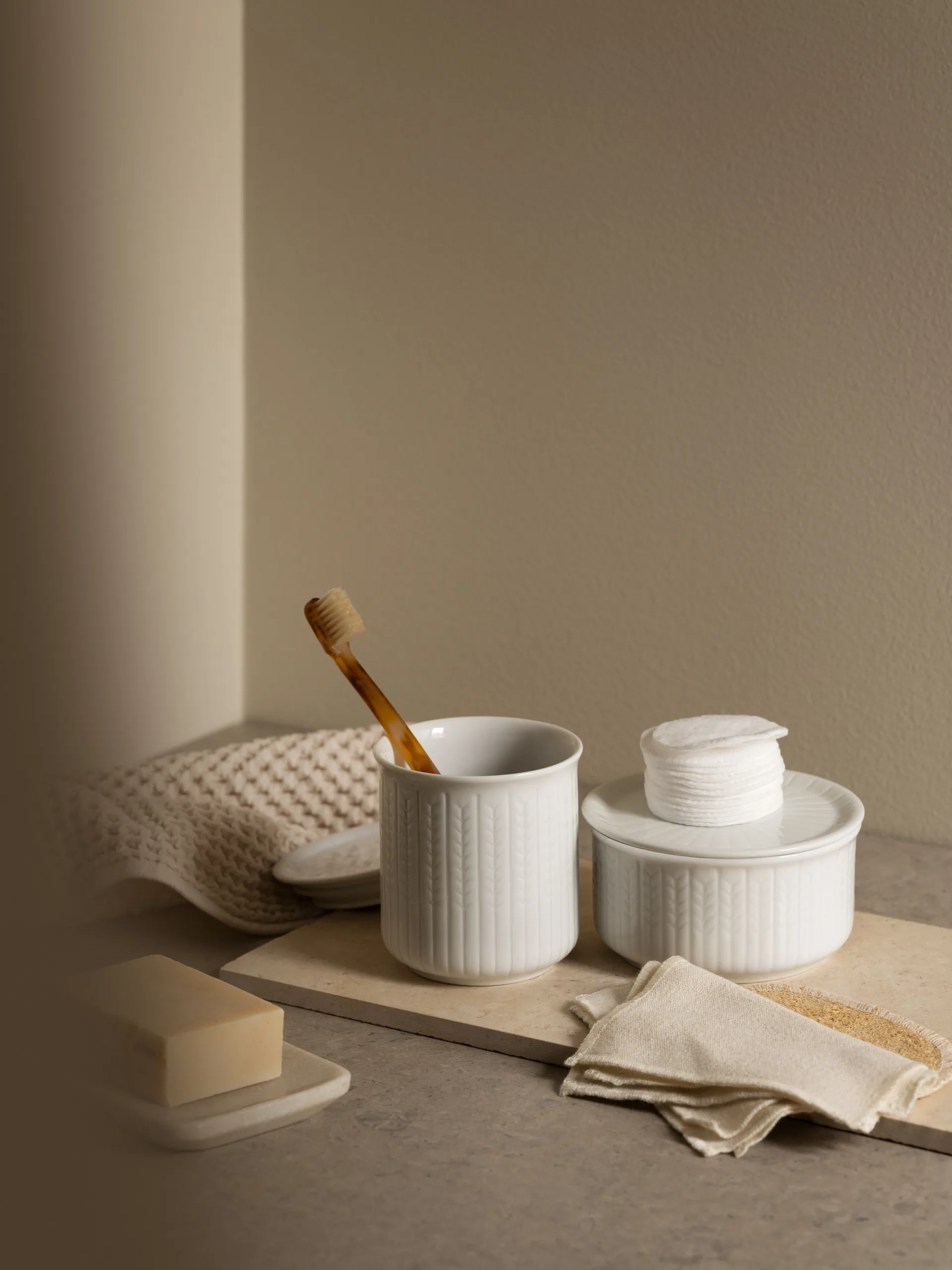 Swedish Grace förvaringsburk låg S 0,3 L, Snö Rörstrand