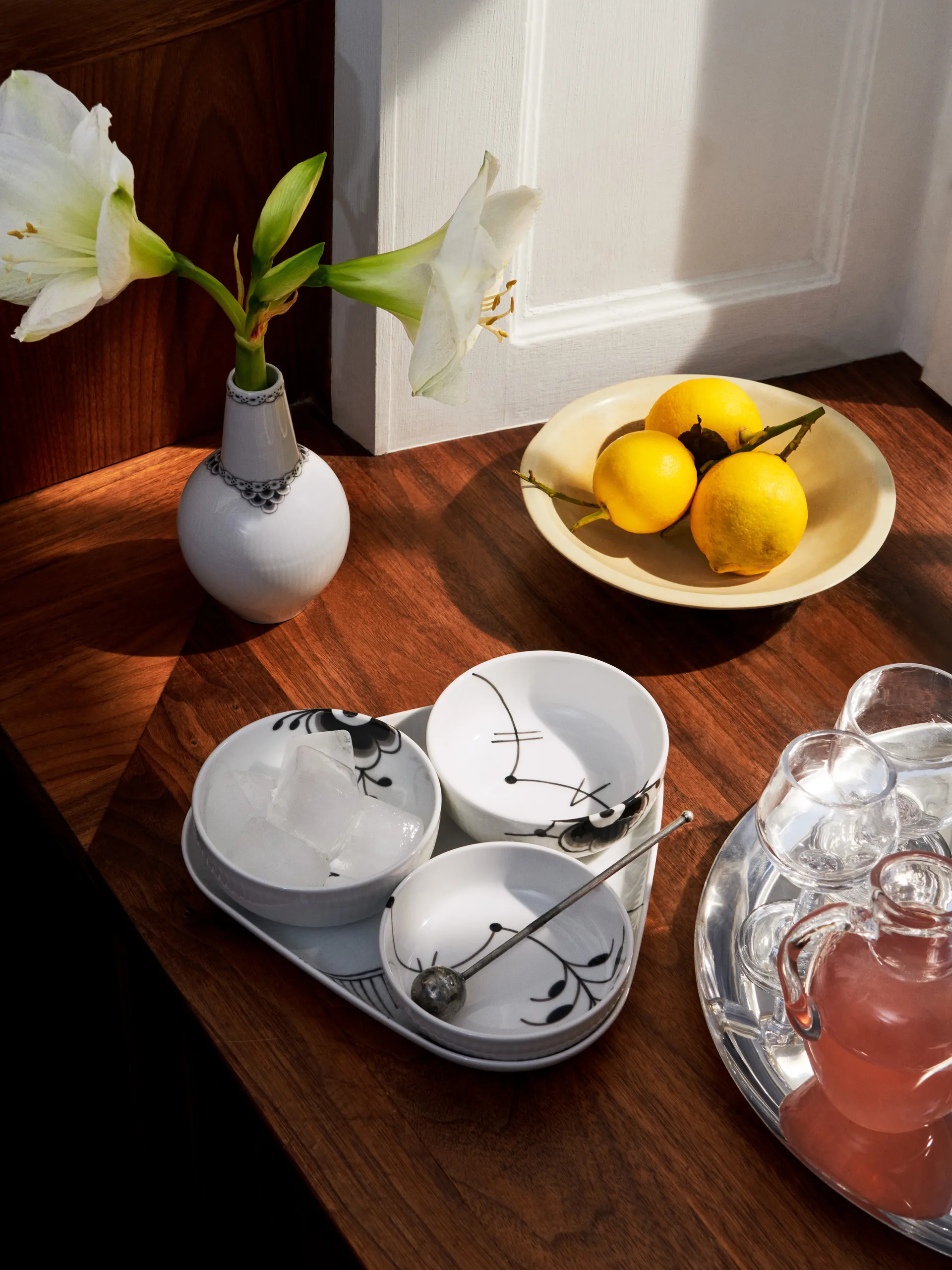 Black Fluted Mega serveringsset 4 delar, Svart-vit Royal Copenhagen