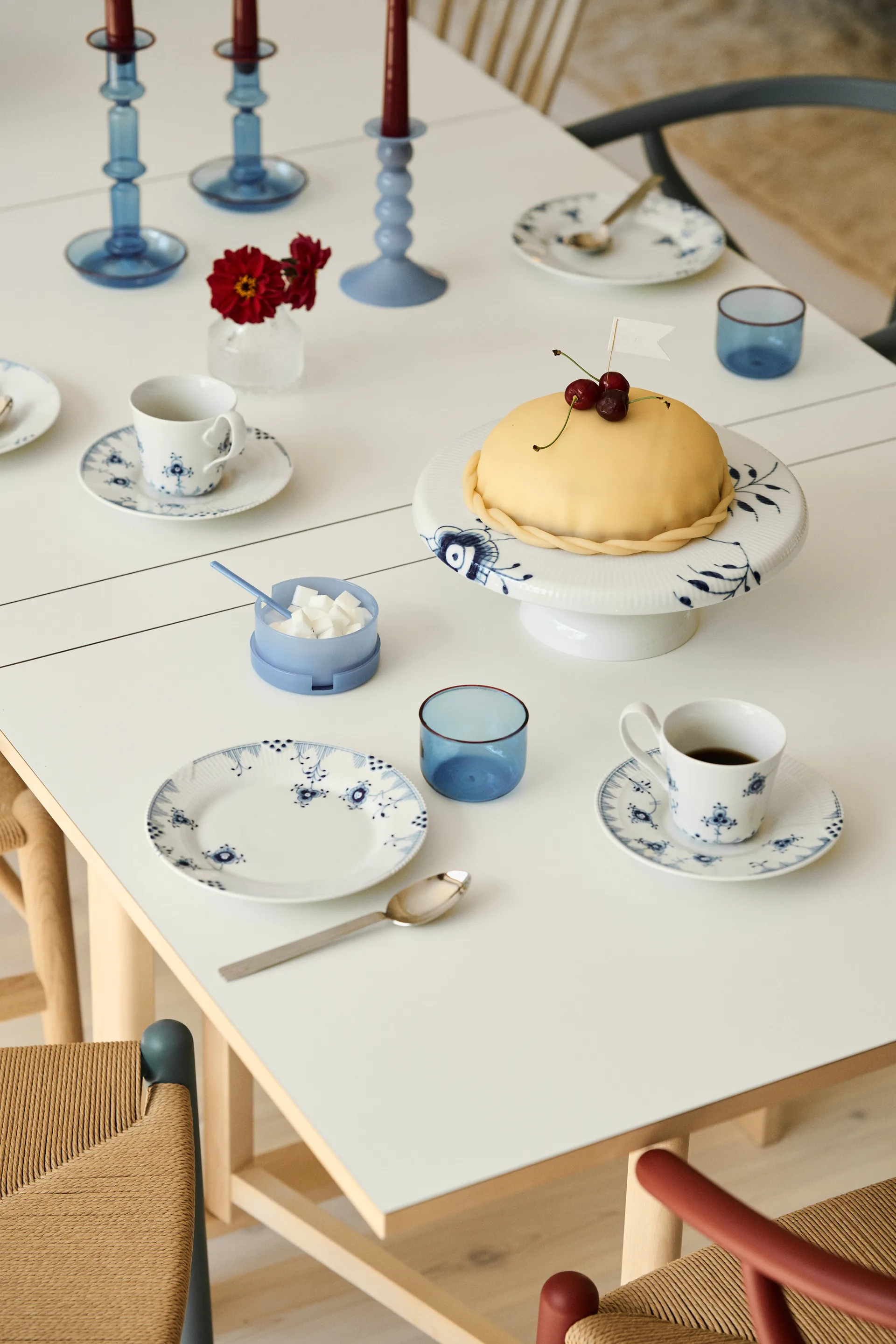 Blue Fluted Mega fat på fot, 29,5 cm Royal Copenhagen