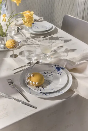 Blue Fluted Mega Limited Edition tallrik Ø27 cm - White-blue - Royal Copenhagen