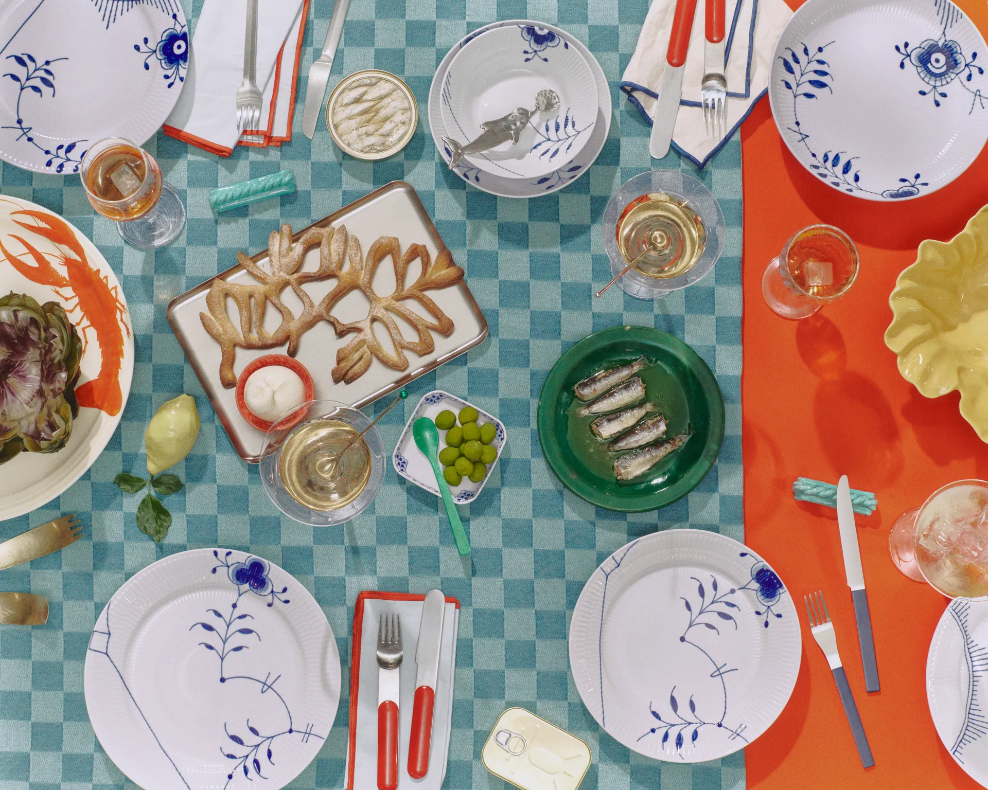 Blue Fluted Mega Limited Edition tallrik Ø27 cm, White-blue Royal Copenhagen