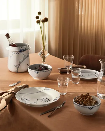 Blue Fluted Mega Limited Edition tallrik Ø27 cm - White-blue - Royal Copenhagen